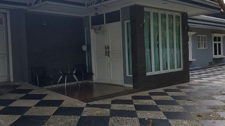 Rumah asri di Kemang Timur. Jakarta Selatan...