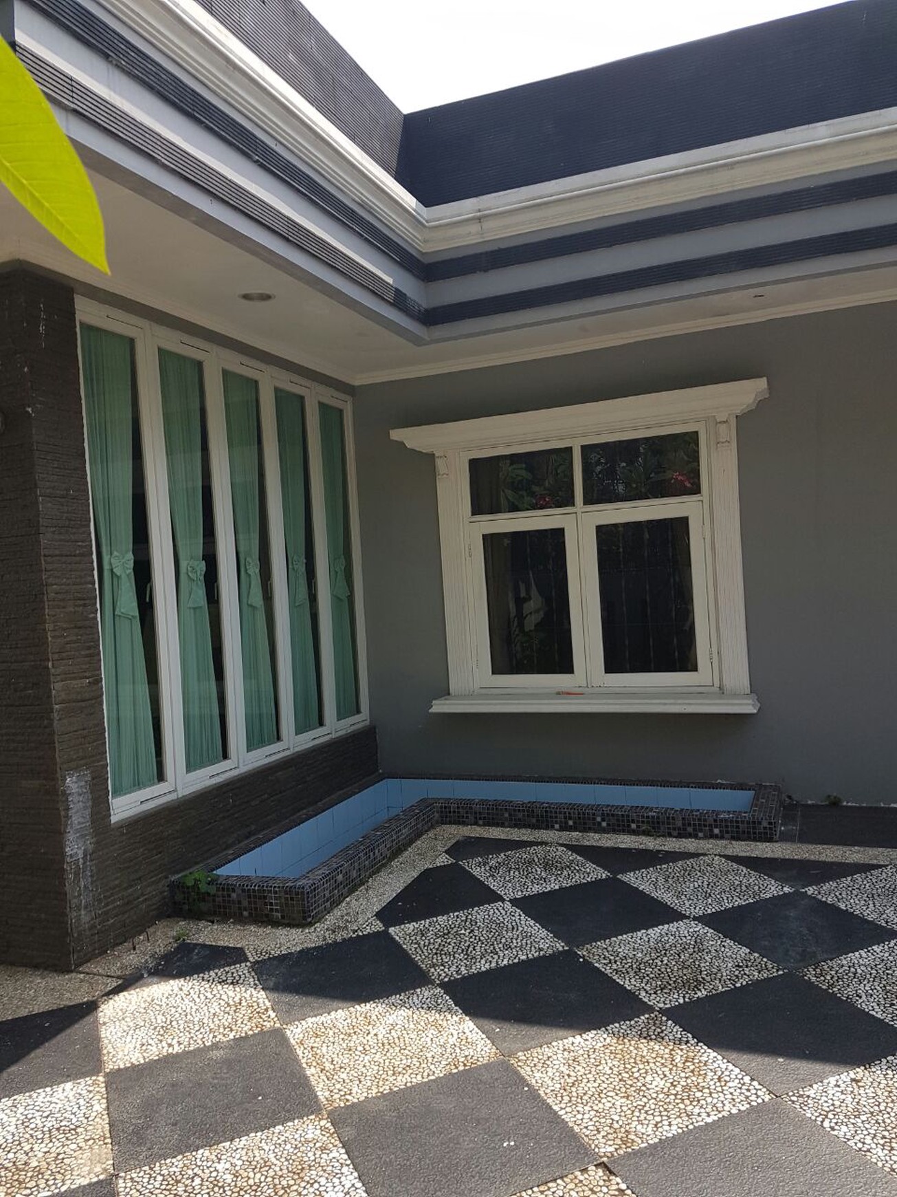 Rumah asri di Kemang Timur. Jakarta Selatan...