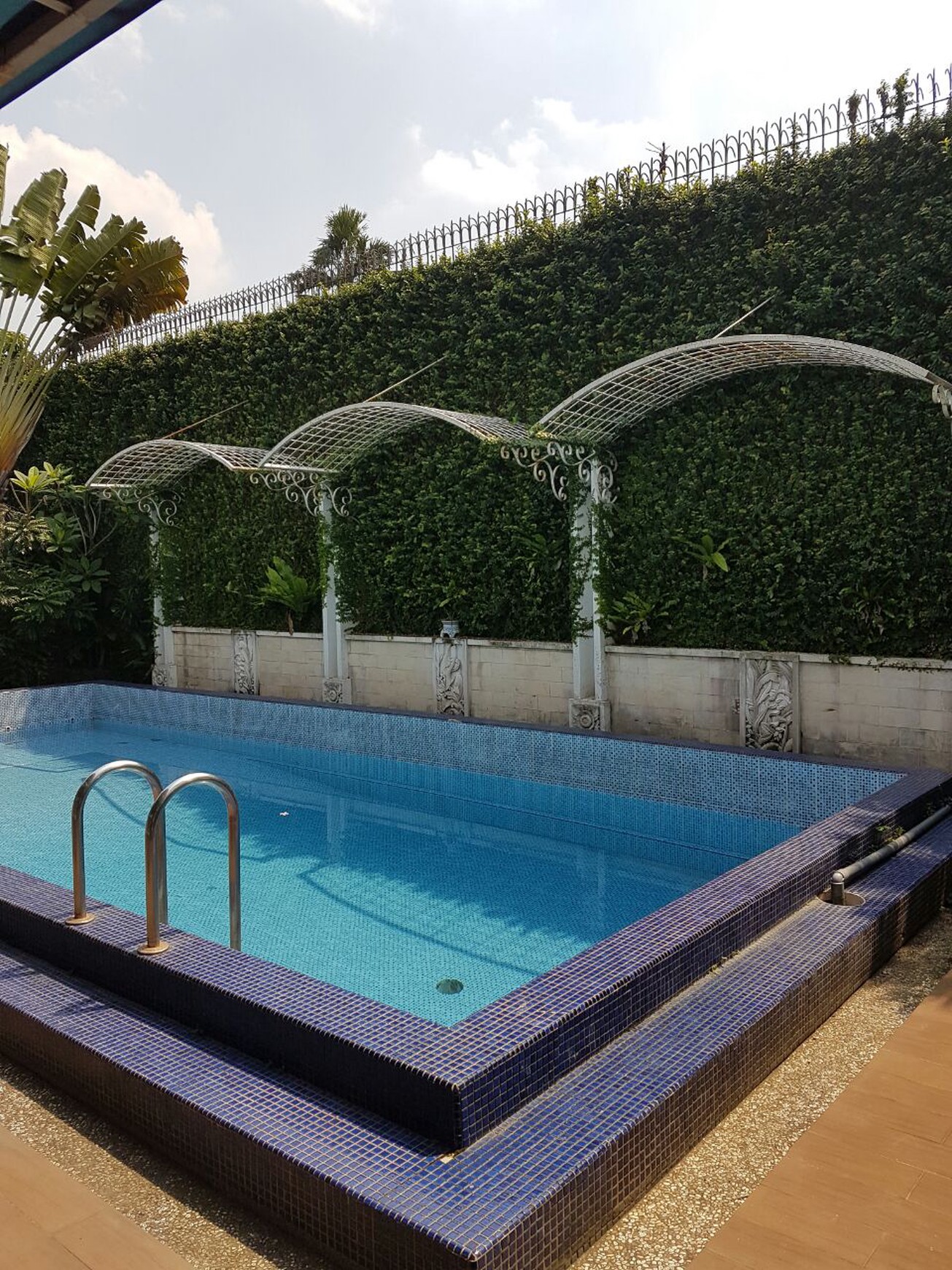 Rumah asri di Kemang Timur. Jakarta Selatan...