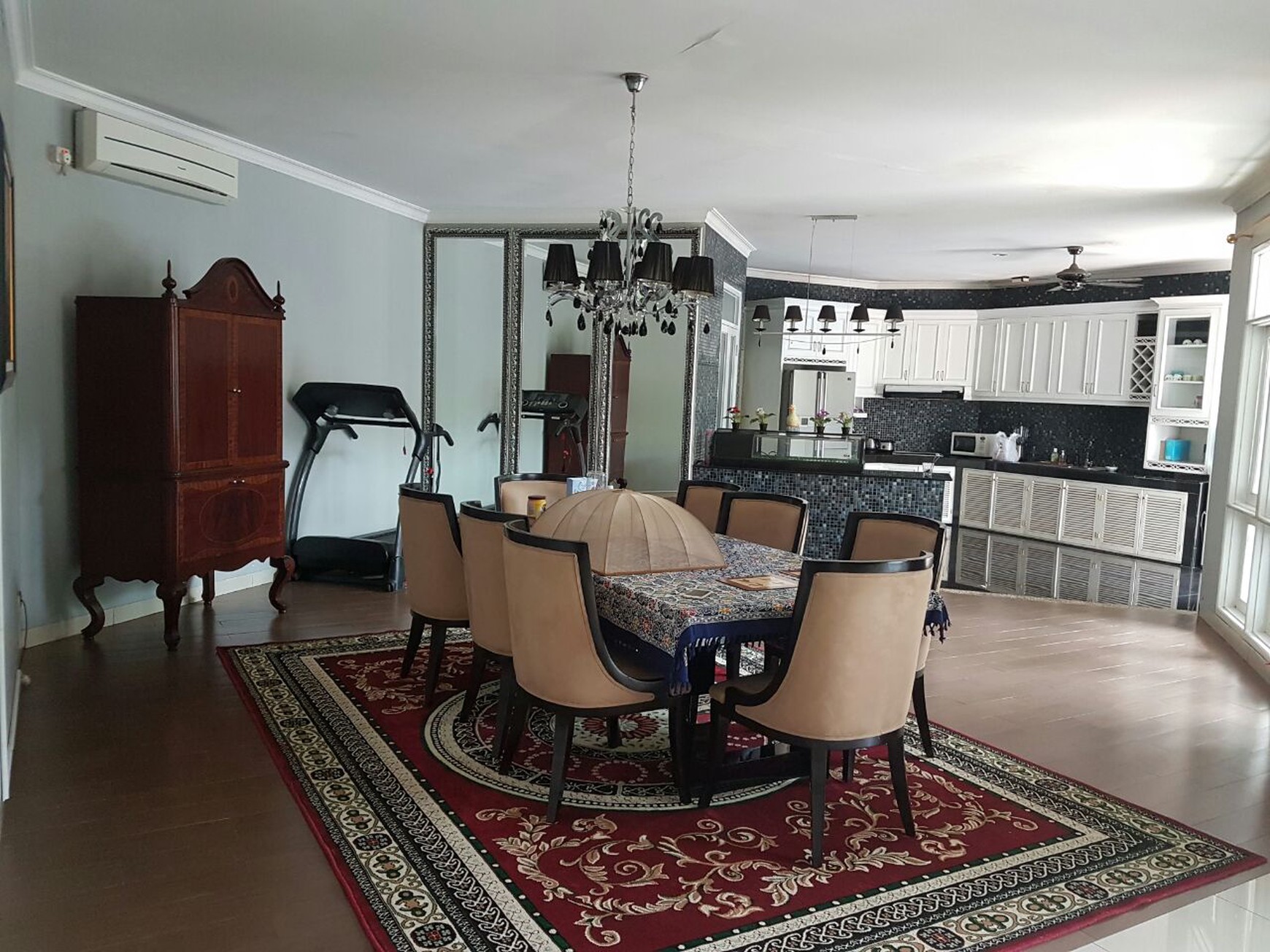 Rumah asri di Kemang Timur. Jakarta Selatan...