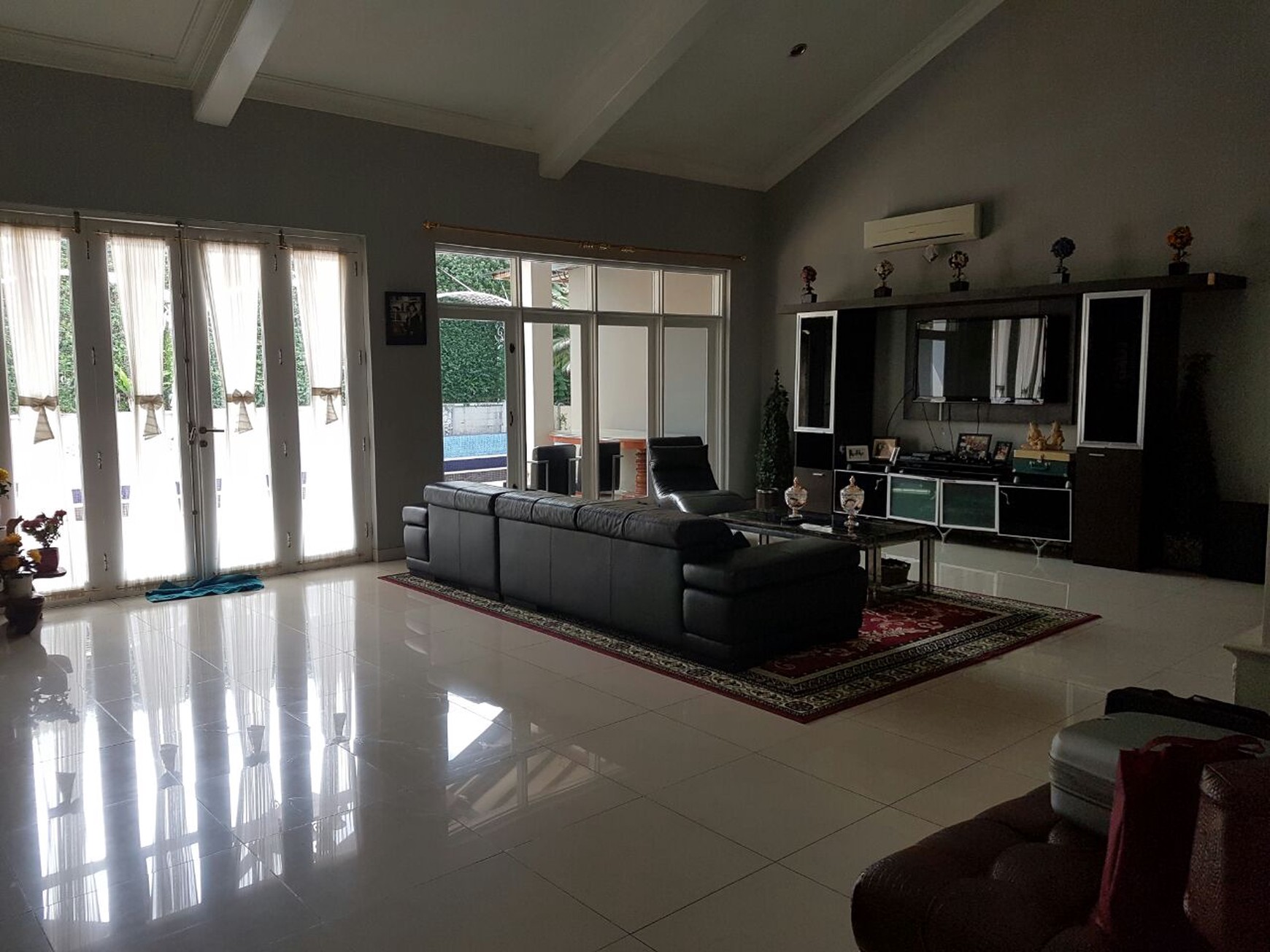 Rumah asri di Kemang Timur. Jakarta Selatan...