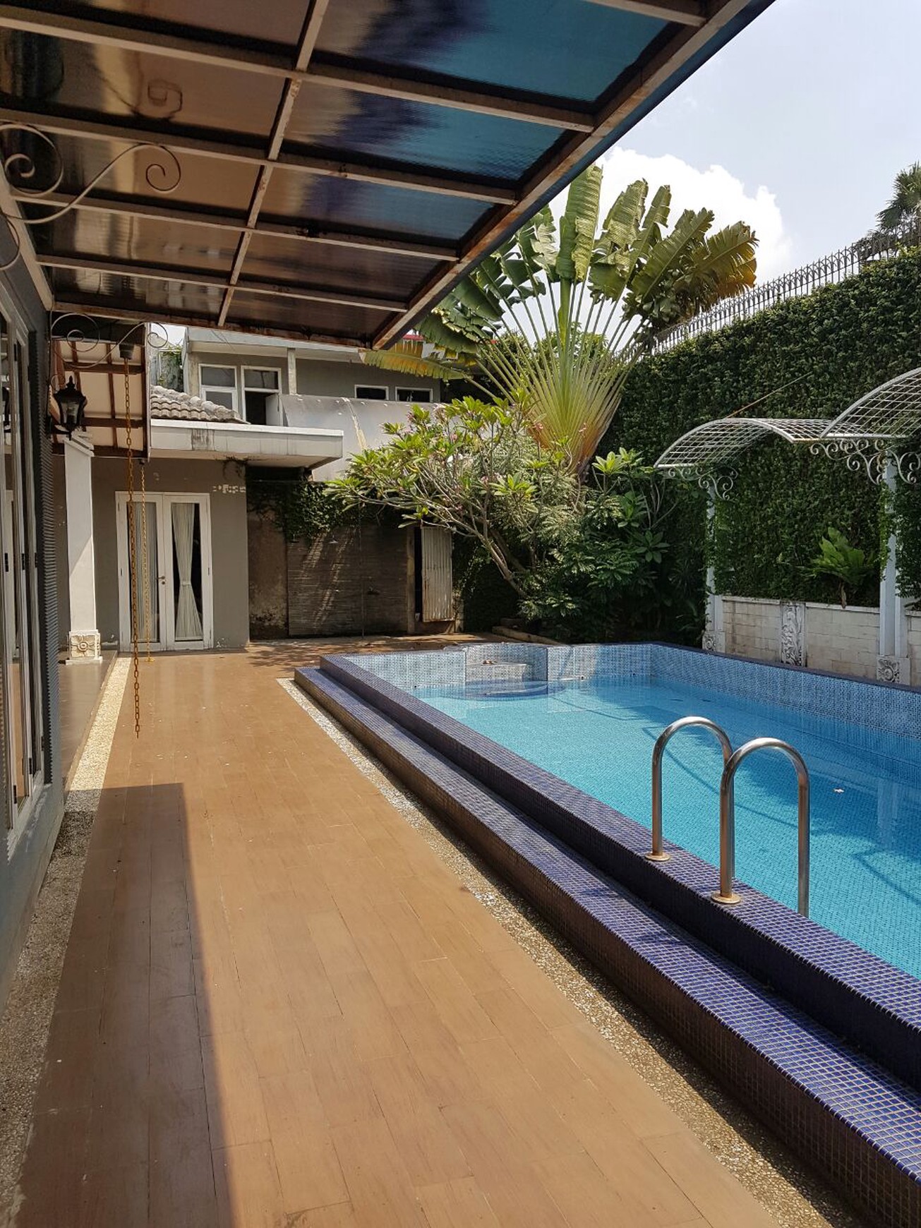 Rumah asri di Kemang Timur. Jakarta Selatan...