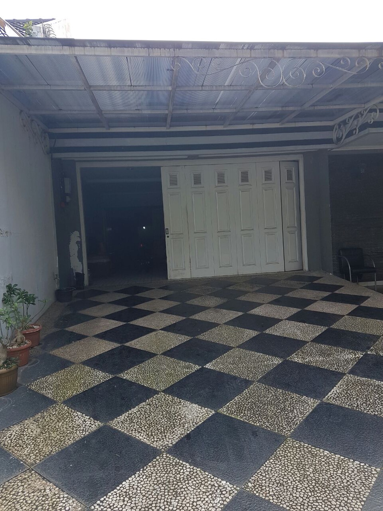 Rumah asri di Kemang Timur. Jakarta Selatan...