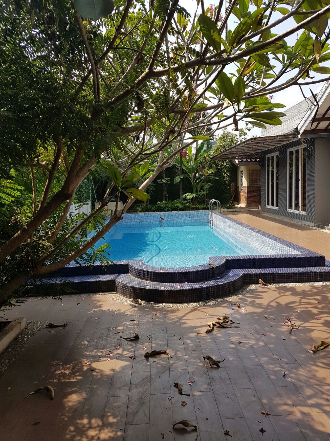 Rumah asri di Kemang Timur. Jakarta Selatan...