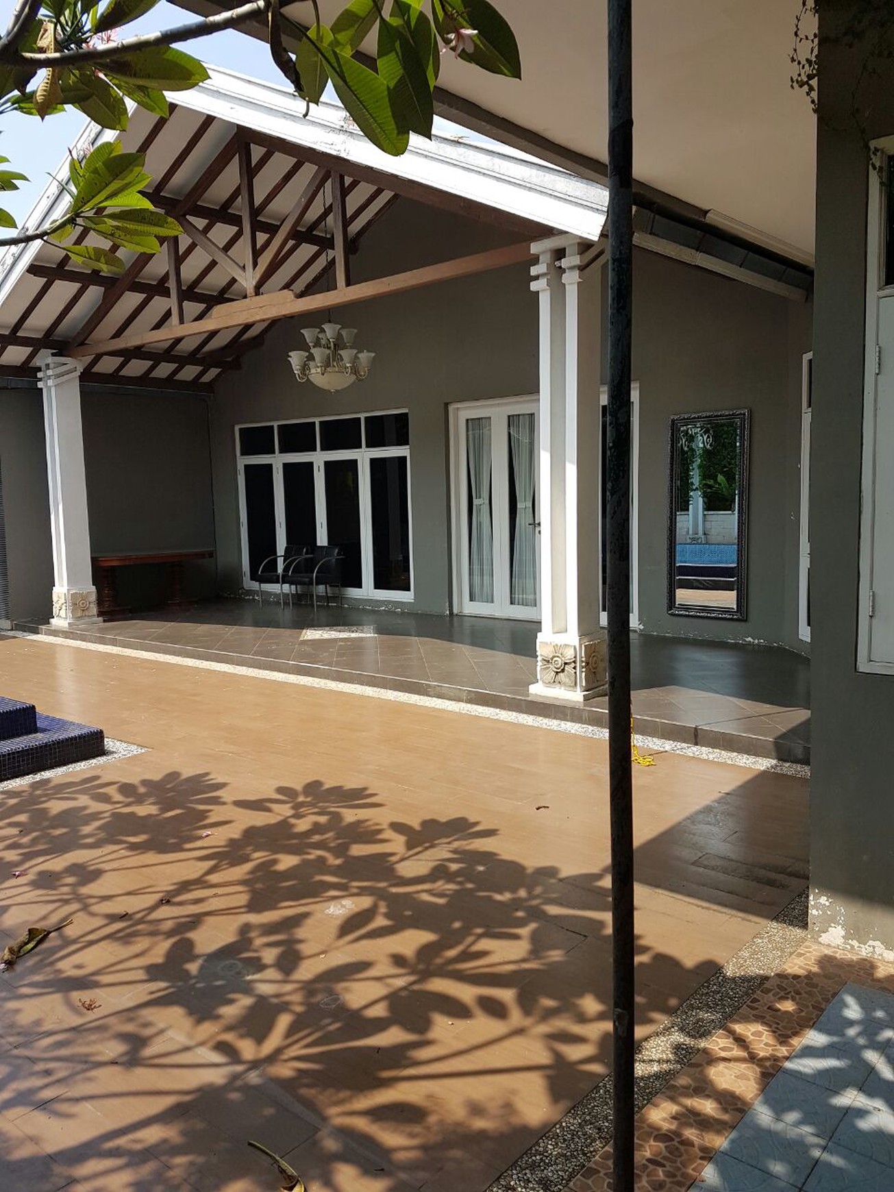 Rumah asri di Kemang Timur. Jakarta Selatan...