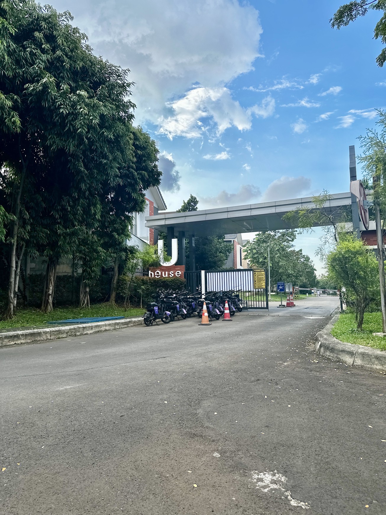 Rumah Tumbuh di Hook Tanah Luas 108 Bagus Di U House Bintaro Jaya Sektor 7 Tangerang Selatan