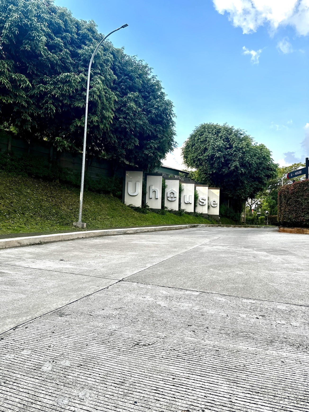 Rumah Tumbuh di Hook Tanah Luas 108 Bagus Di U House Bintaro Jaya Sektor 7 Tangerang Selatan
