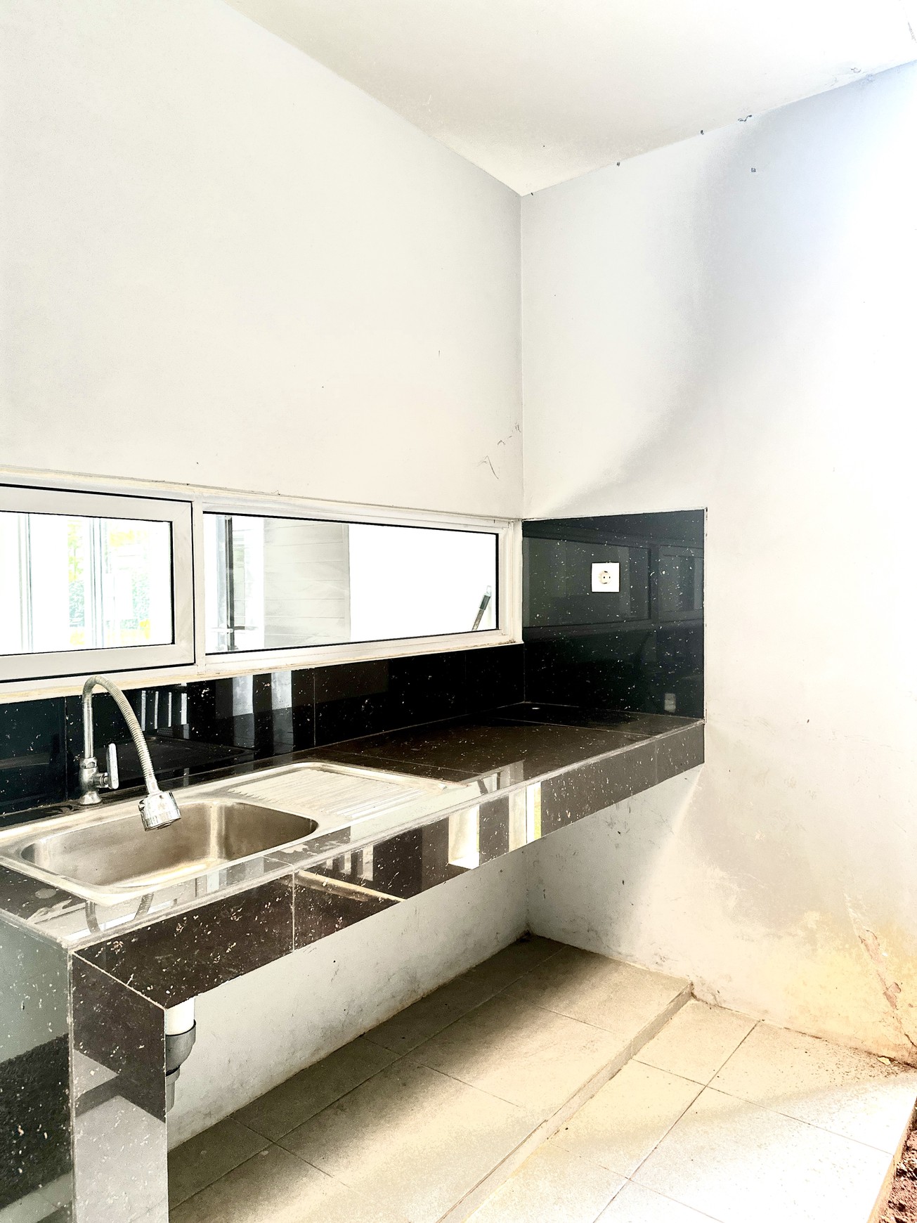 Rumah Tumbuh di Hook Tanah Luas 108 Bagus Di U House Bintaro Jaya Sektor 7 Tangerang Selatan