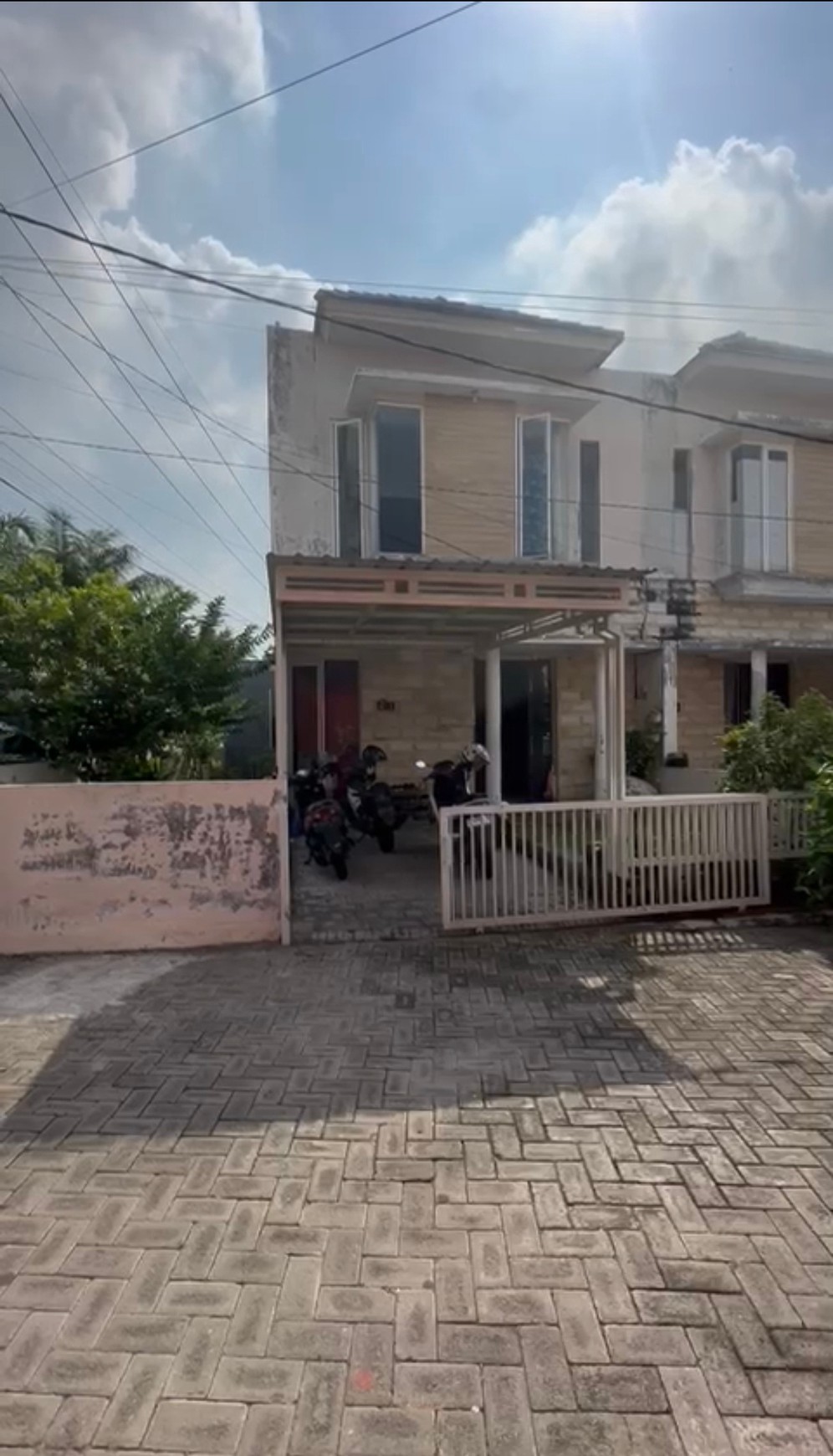 1918. Rumah De Naila Residence Menganti Gresik