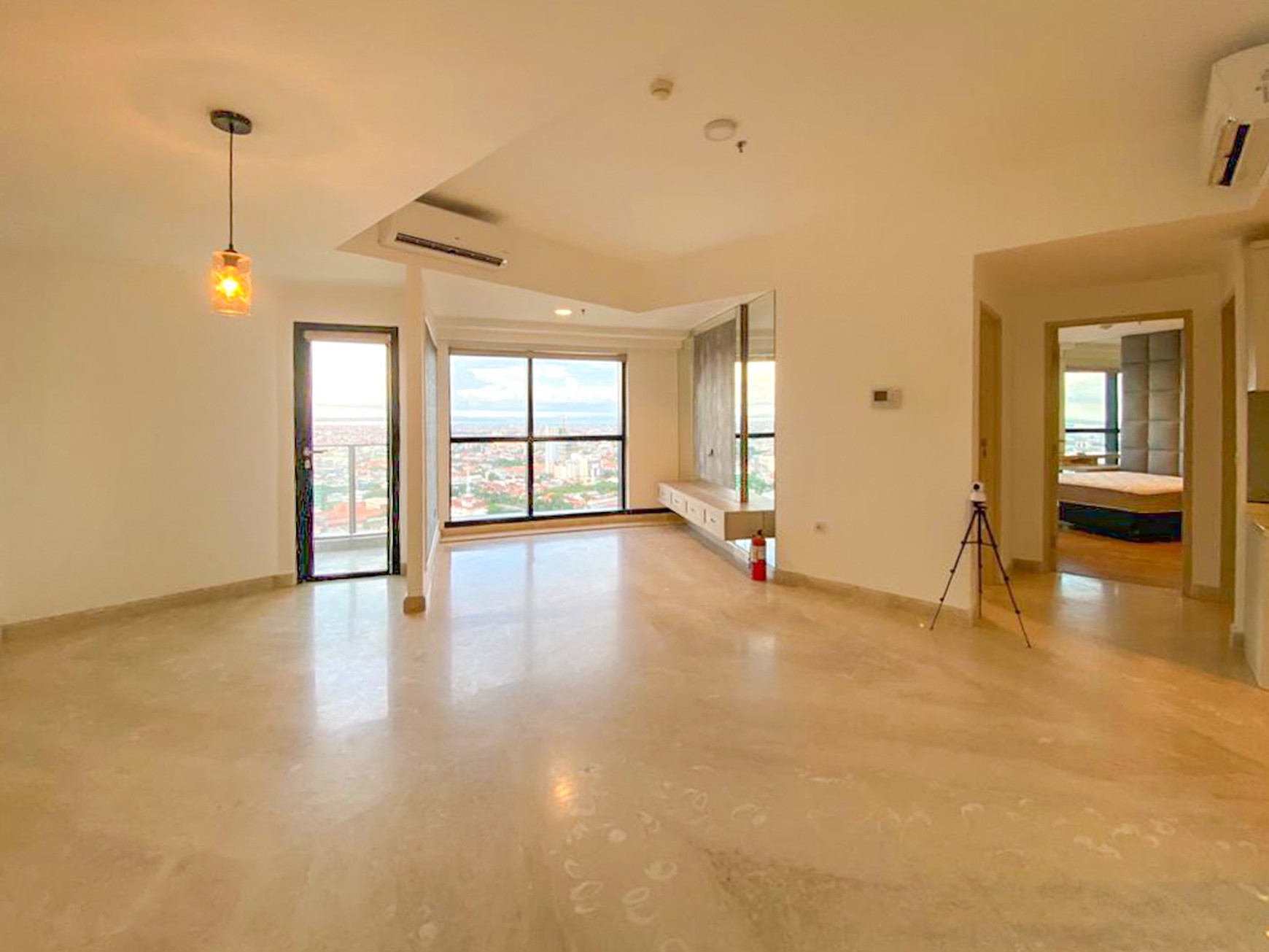 THE PEAK RESIDENCE SURABAYA, STRATEGIS TENGAH KOTA, AKSES LANGSUNG KE TUNJUNGAN PLAZA 5
