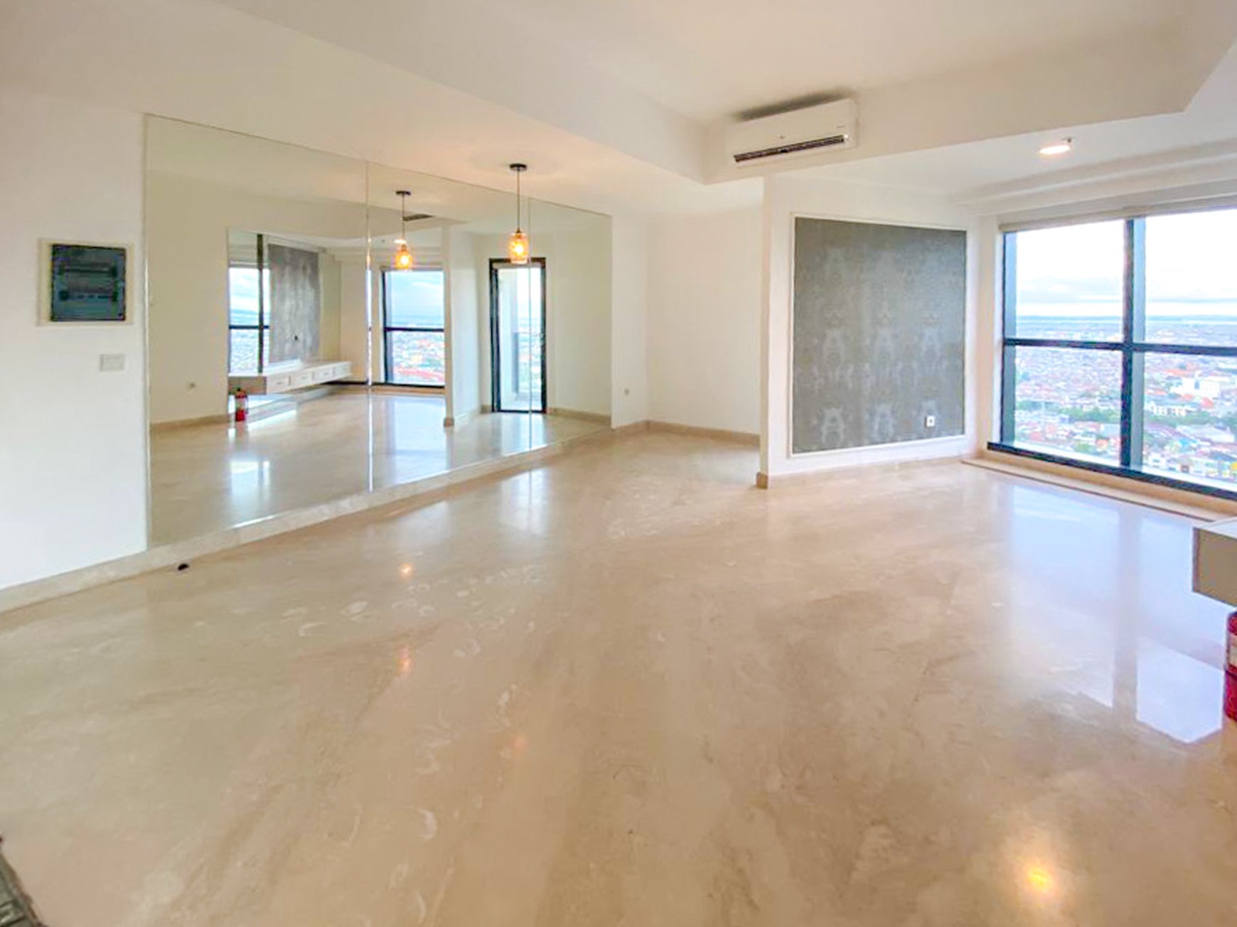 THE PEAK RESIDENCE SURABAYA, STRATEGIS TENGAH KOTA, AKSES LANGSUNG KE TUNJUNGAN PLAZA 5
