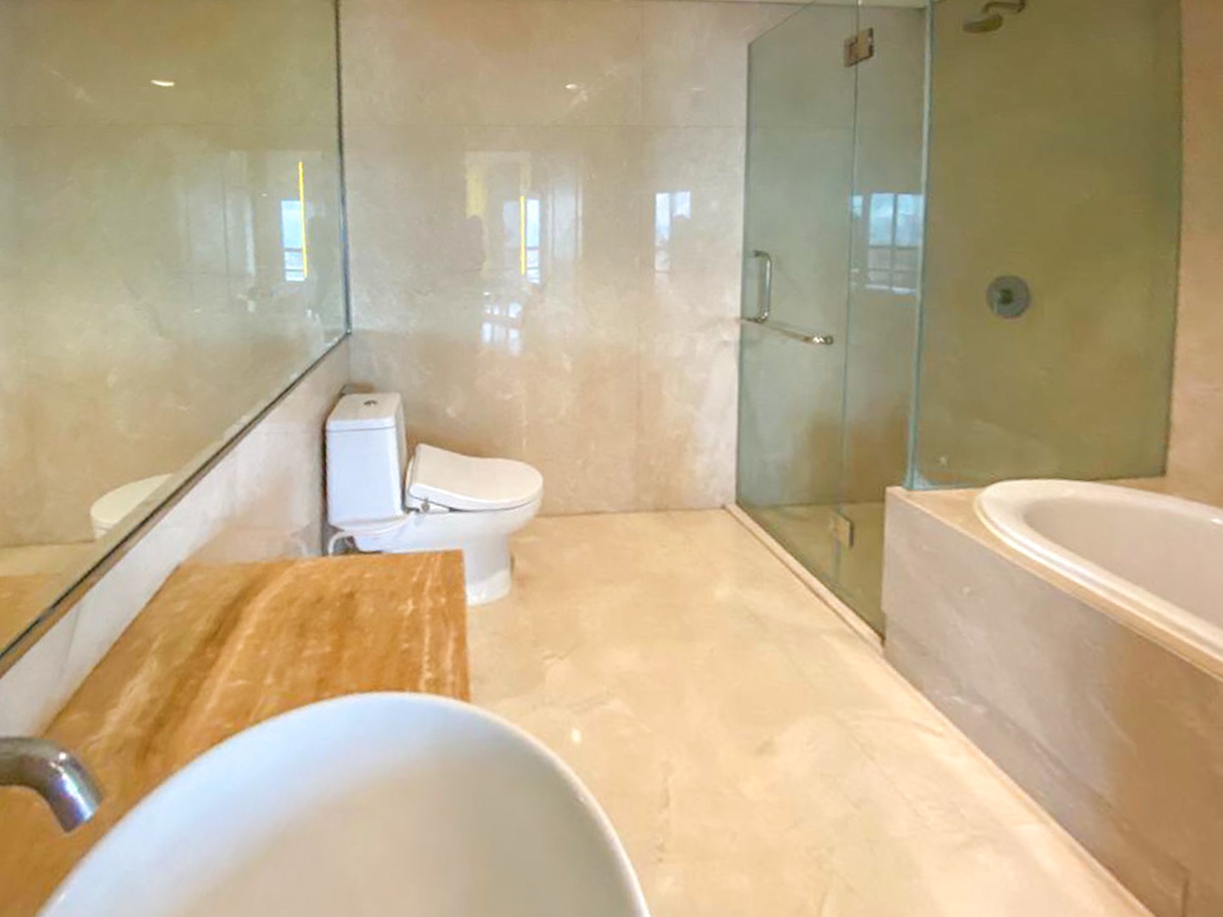 THE PEAK RESIDENCE SURABAYA, STRATEGIS TENGAH KOTA, AKSES LANGSUNG KE TUNJUNGAN PLAZA 5