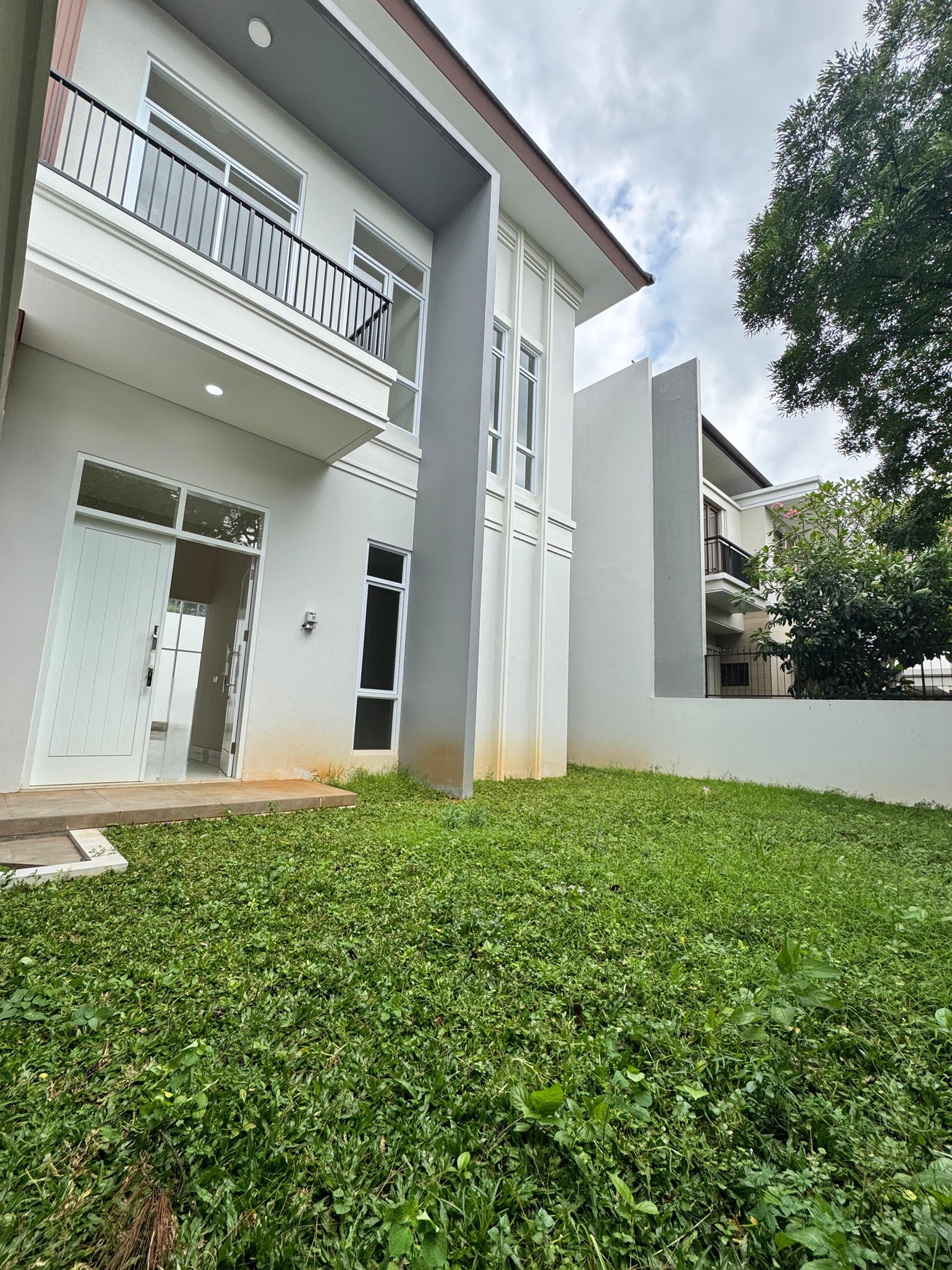 Rumah Baru Minimalis 2 Lantai Siap Huni di Giri Loka BSD City