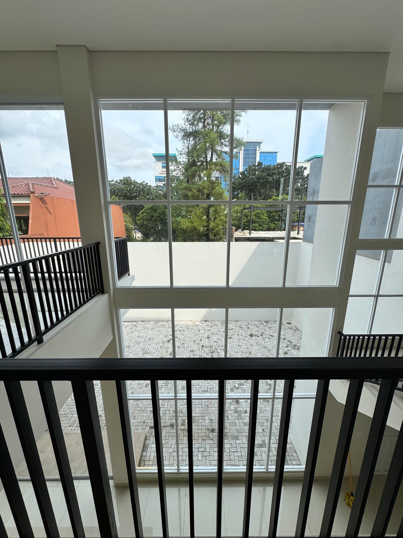 Rumah Baru Minimalis 2 Lantai Siap Huni di Giri Loka BSD City