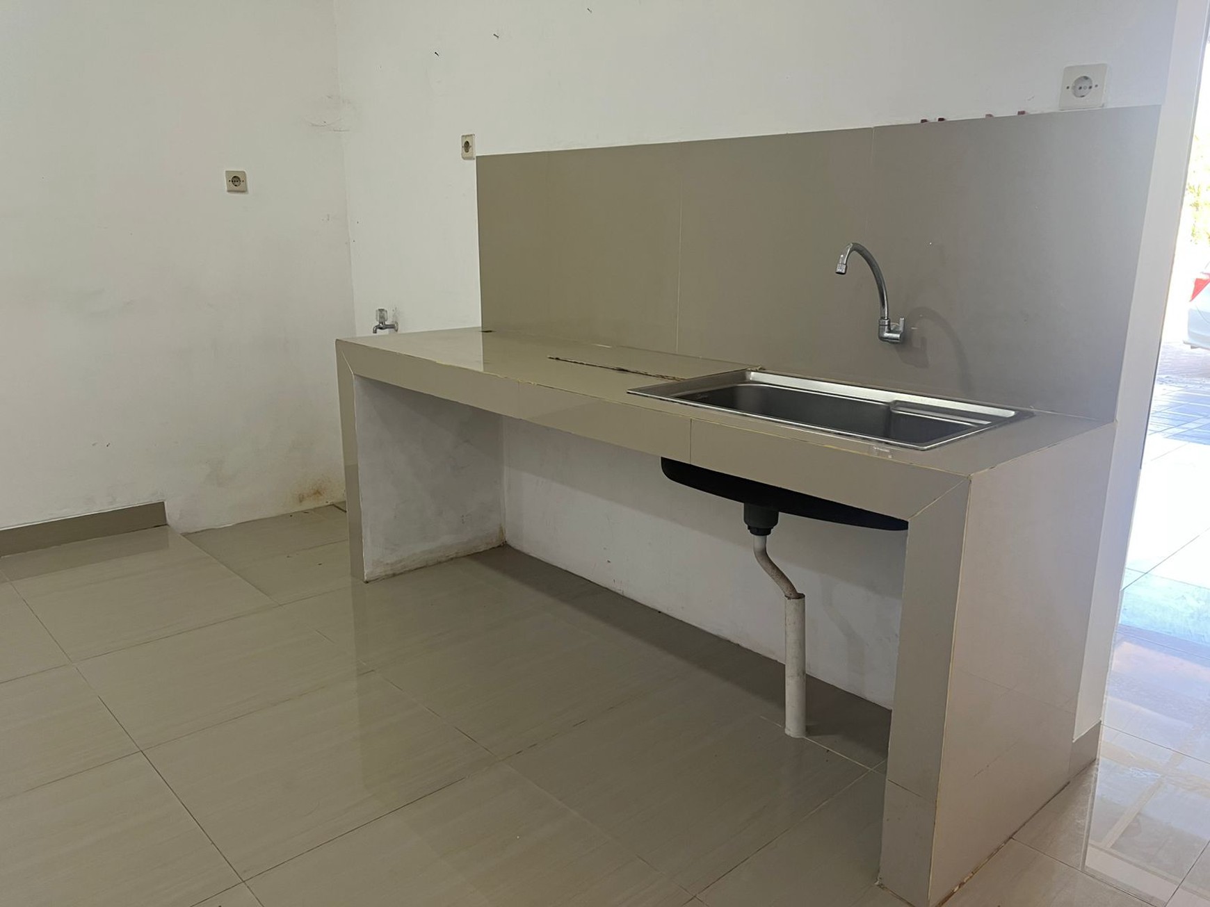 rumah modern bagus siap huni dijababeka monaco town