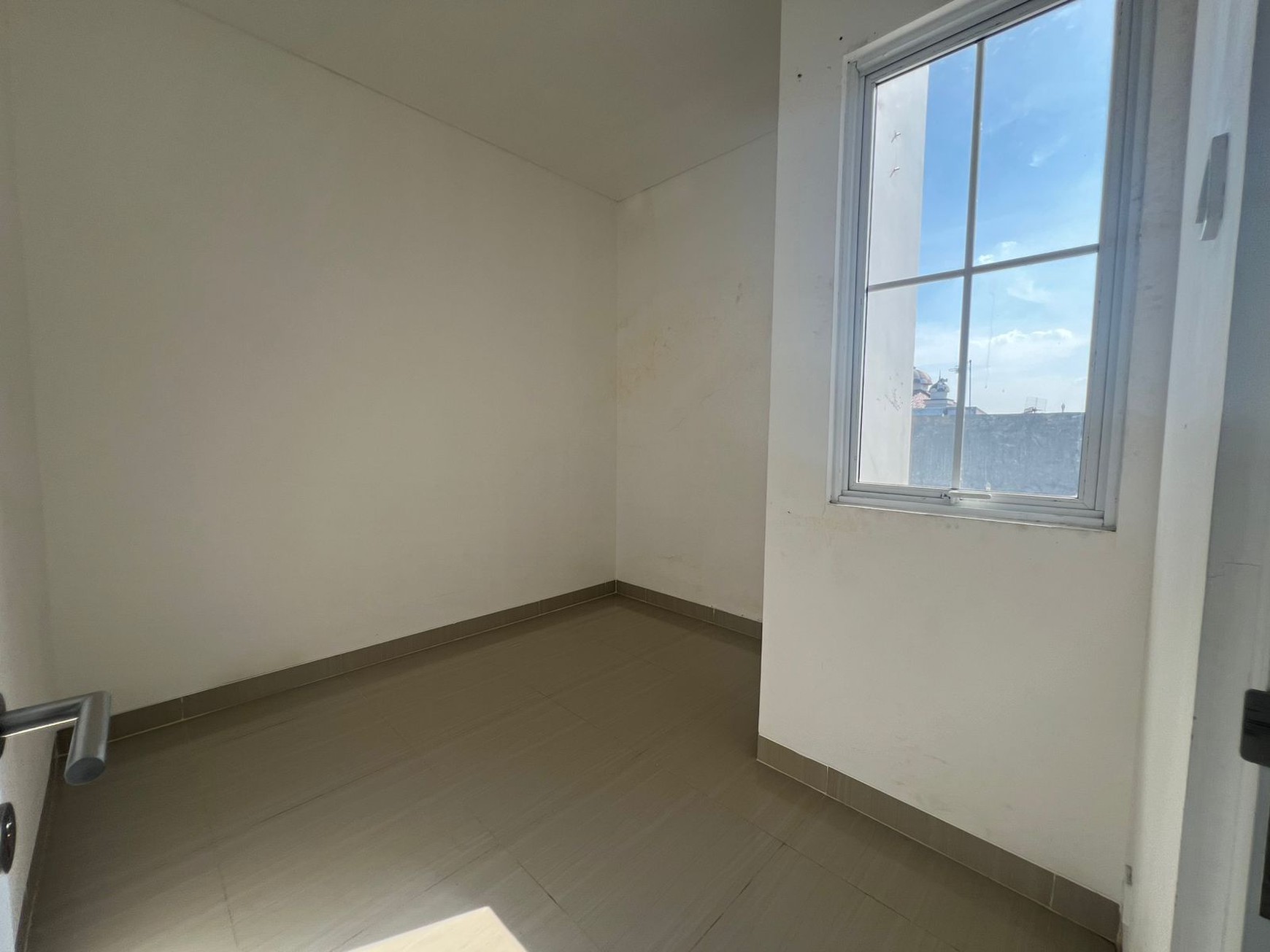 rumah modern bagus siap huni dijababeka monaco town