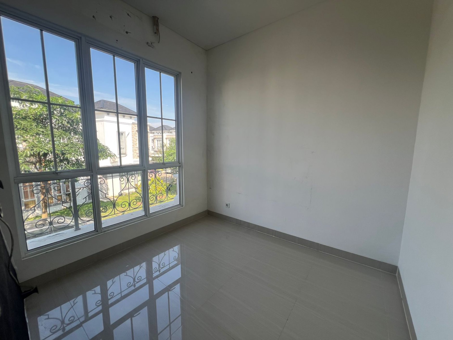 rumah modern bagus siap huni dijababeka monaco town