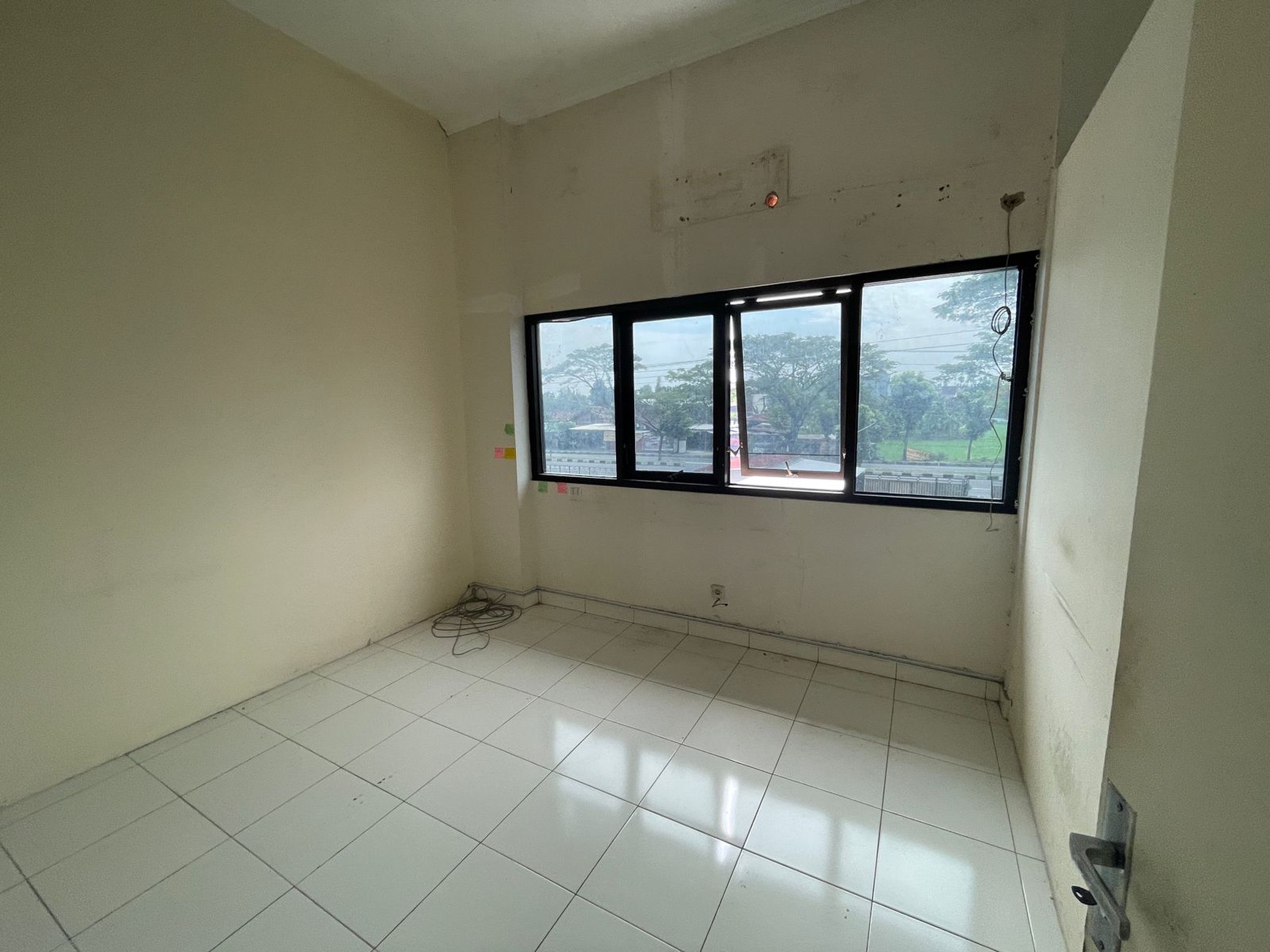 Disewakan Gudang Lokasi Strategis Dijalan Ringroad Selatan Dekat Terminal Giwangan, Singosaren Banguntapan Bantul