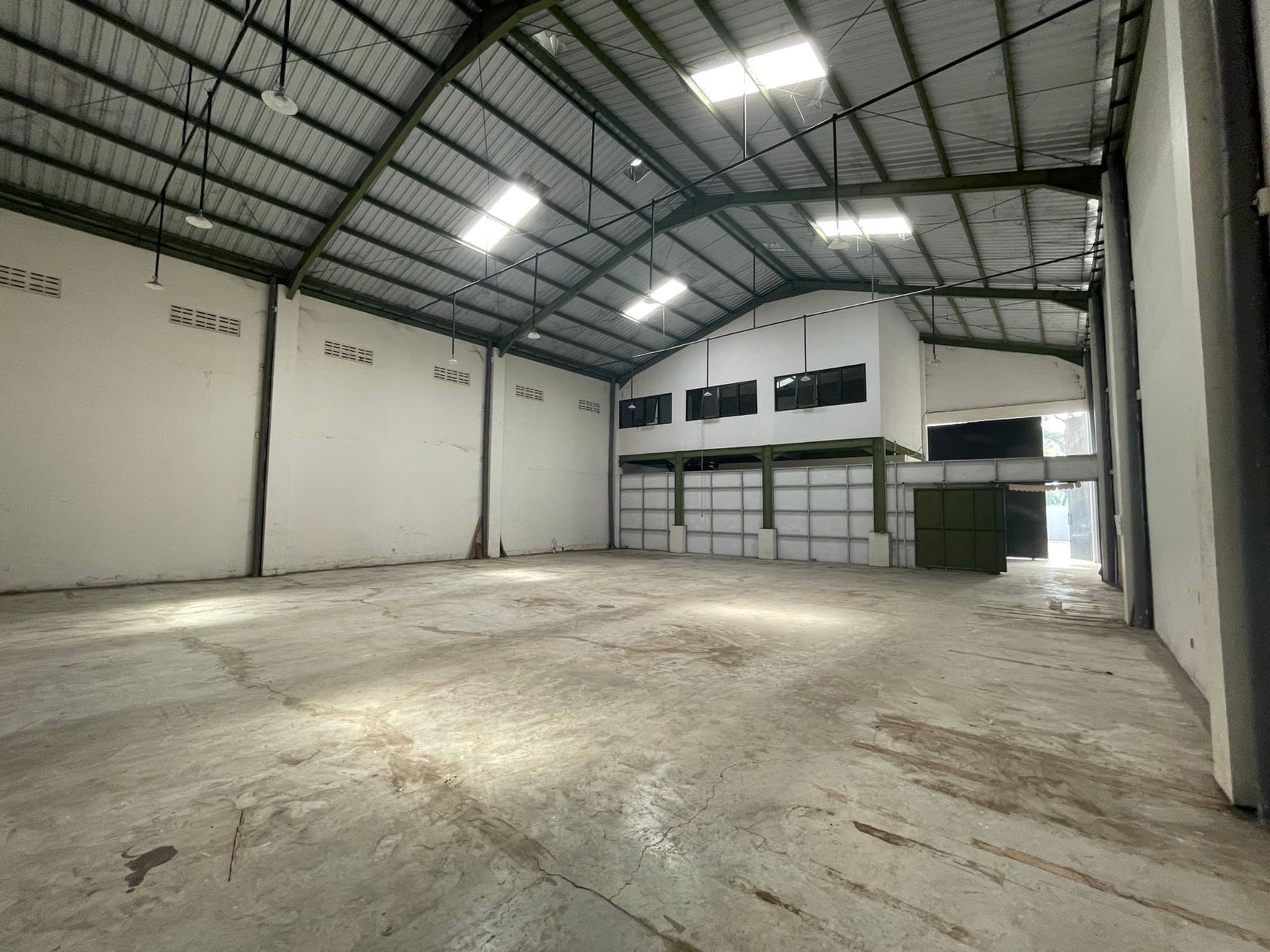 Disewakan Gudang Lokasi Strategis Dijalan Ringroad Selatan Dekat Terminal Giwangan, Singosaren Banguntapan Bantul