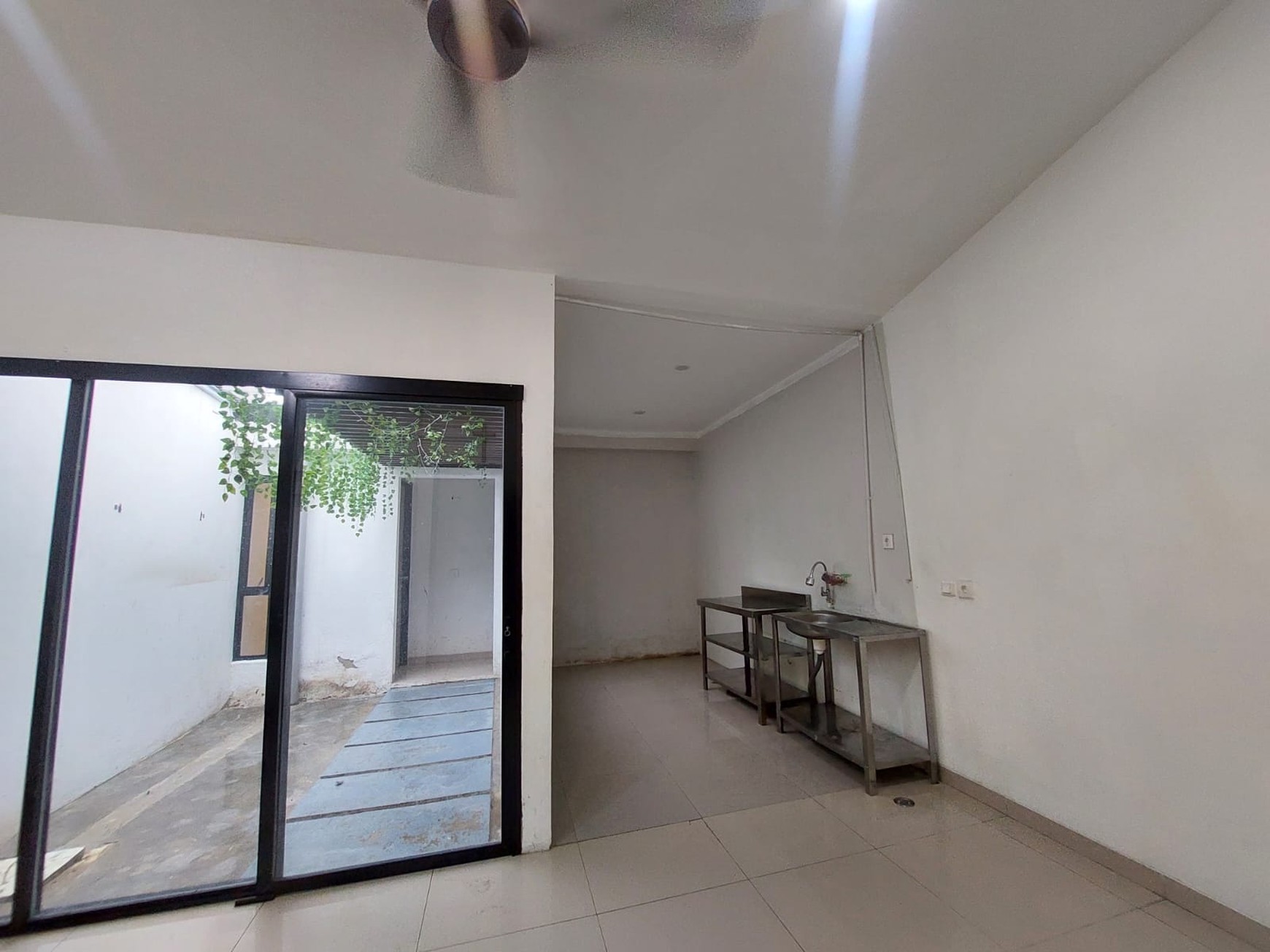 Rumah Design By Andra Matin Dgn Innercourt Di Parung Panjang