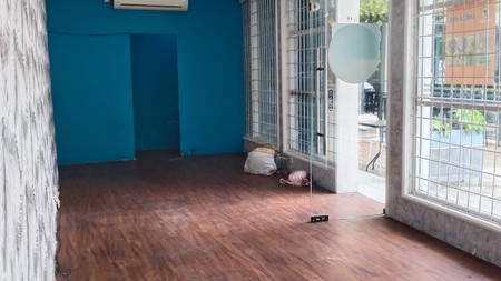 Ruko Langsung Akses ke Jalan Raya di Menteng Dalam