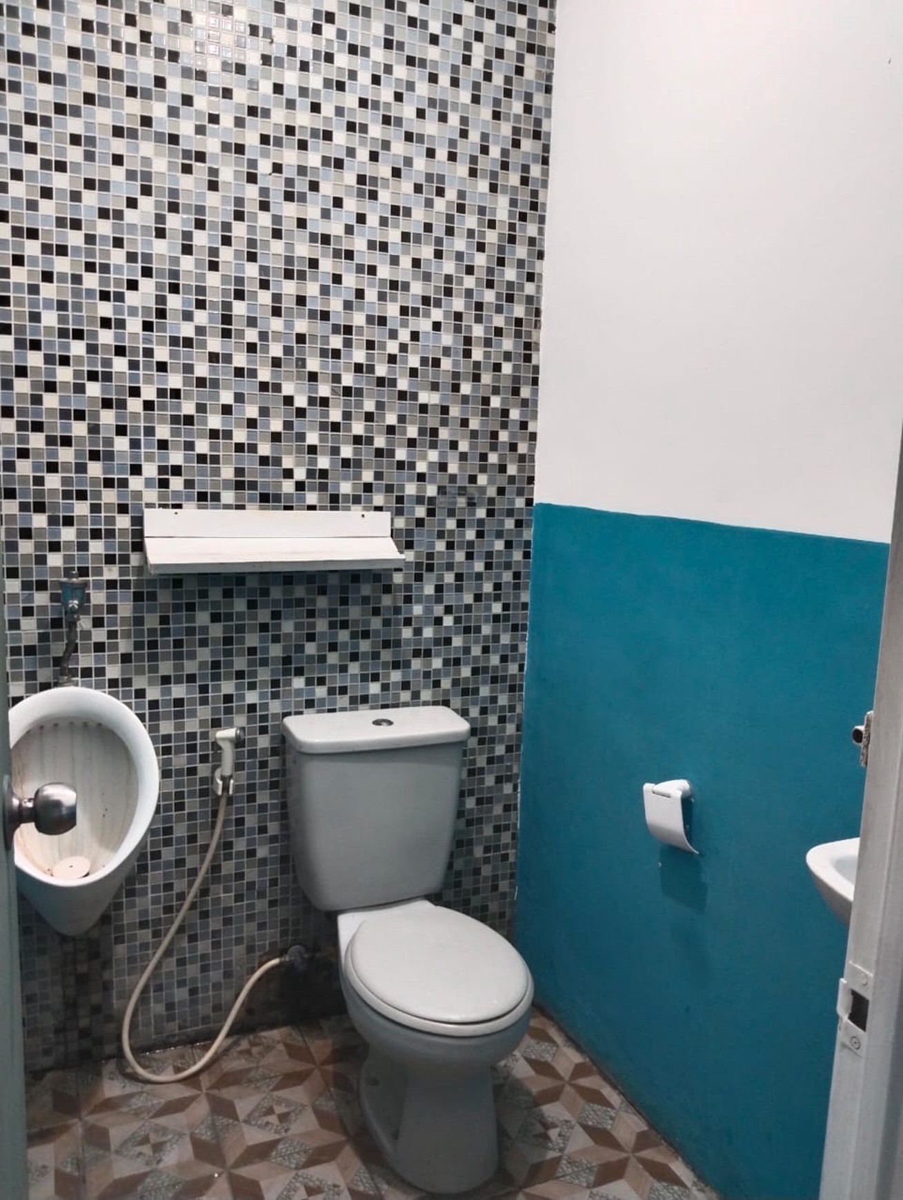 Ruko Langsung Akses ke Jalan Raya di Menteng Dalam