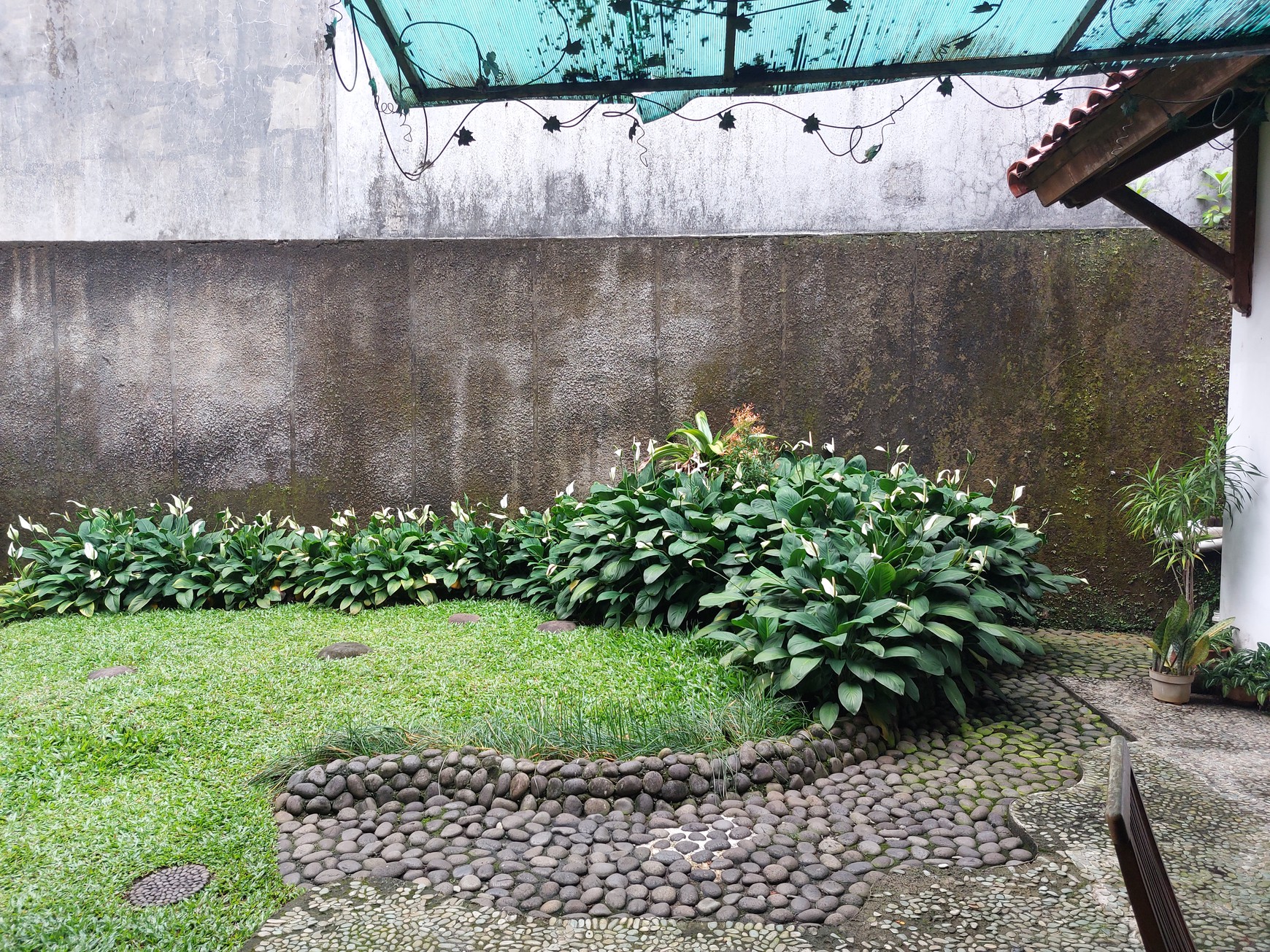 Rumah  2 lantai besar dan luas dialam perumahan  Villa cibubur Indah Cibubur Jakarta Timur