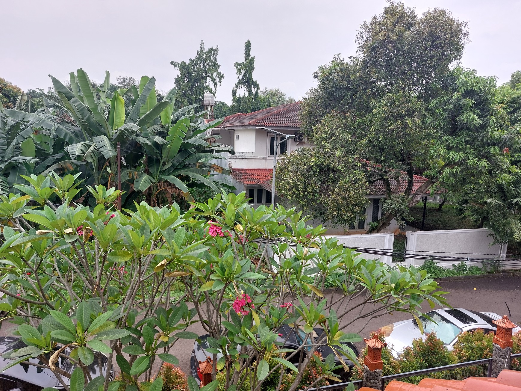 Rumah  2 lantai besar dan luas dialam perumahan  Villa cibubur Indah Cibubur Jakarta Timur