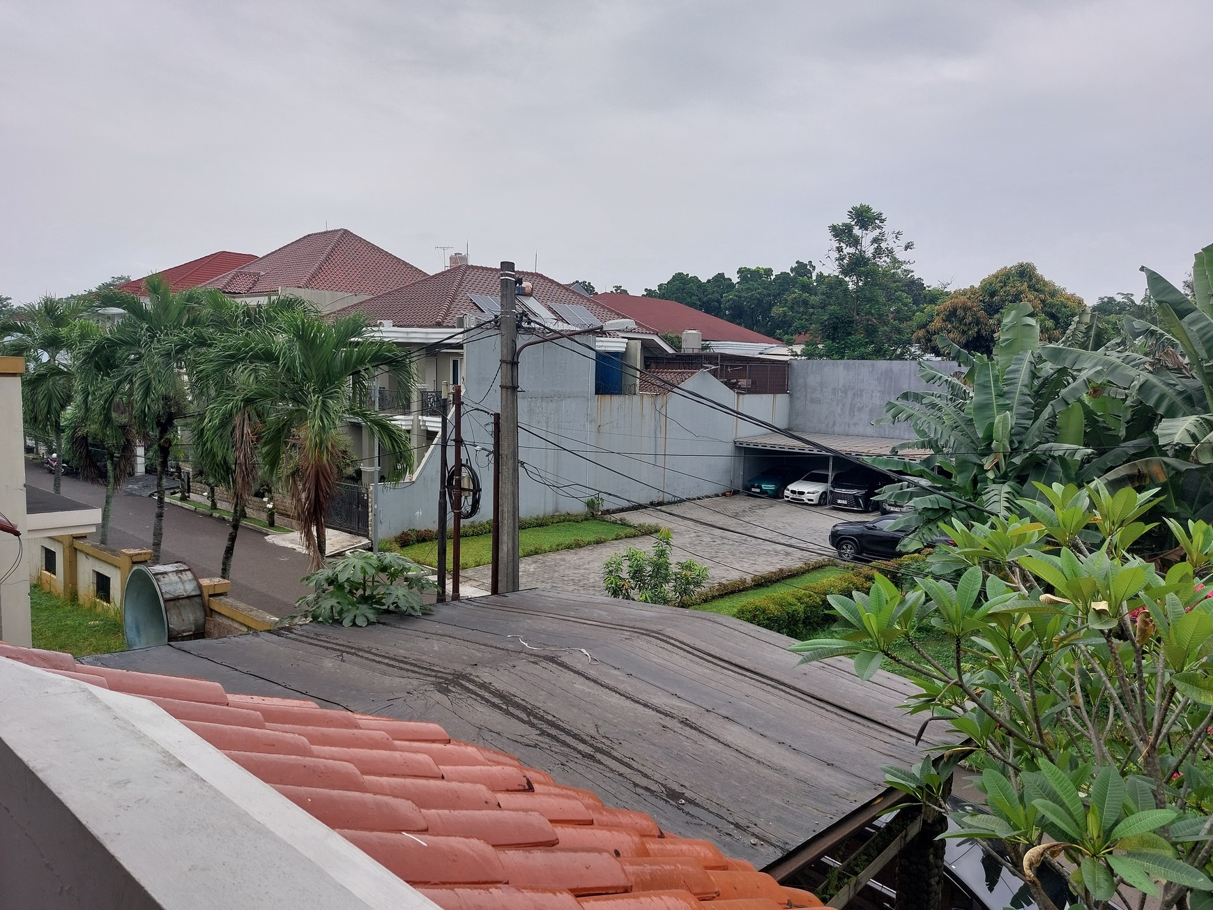 Rumah  2 lantai besar dan luas dialam perumahan  Villa cibubur Indah Cibubur Jakarta Timur