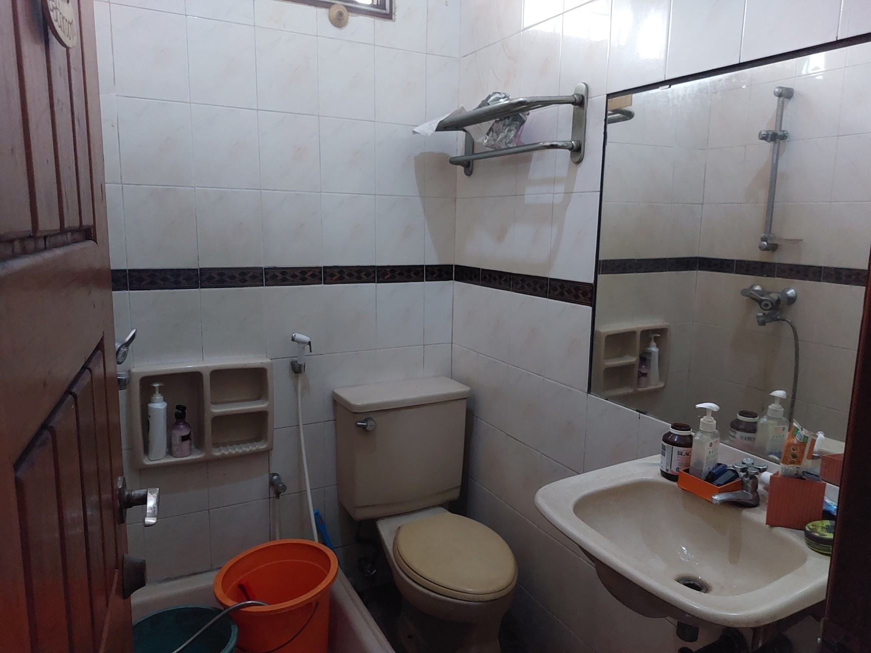 Rumah  2 lantai besar dan luas dialam perumahan  Villa cibubur Indah Cibubur Jakarta Timur