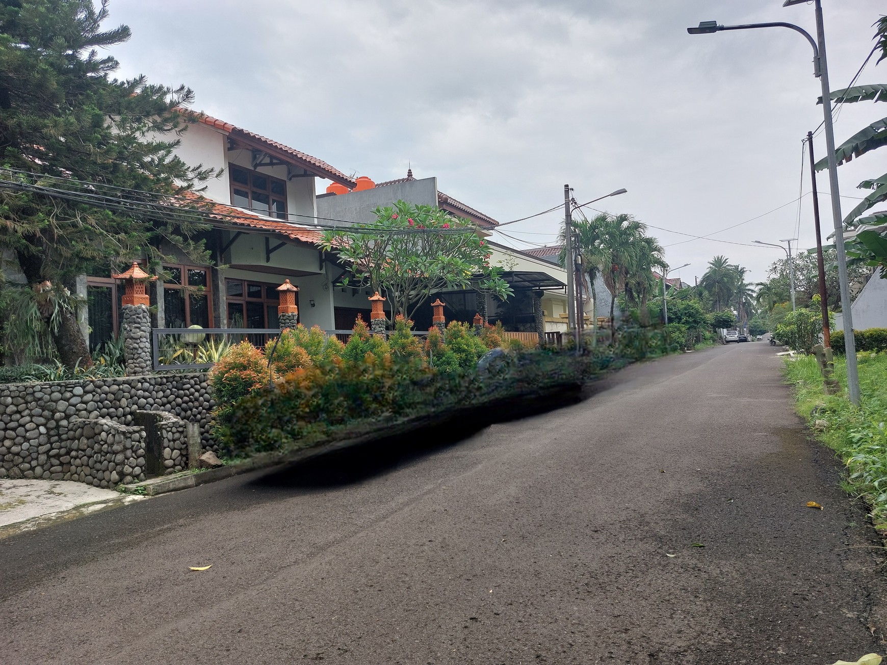 Rumah  2 lantai besar dan luas dialam perumahan  Villa cibubur Indah Cibubur Jakarta Timur