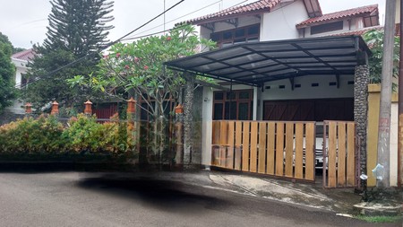 Rumah  2 lantai besar dan luas dialam perumahan  Villa cibubur Indah Cibubur Jakarta Timur