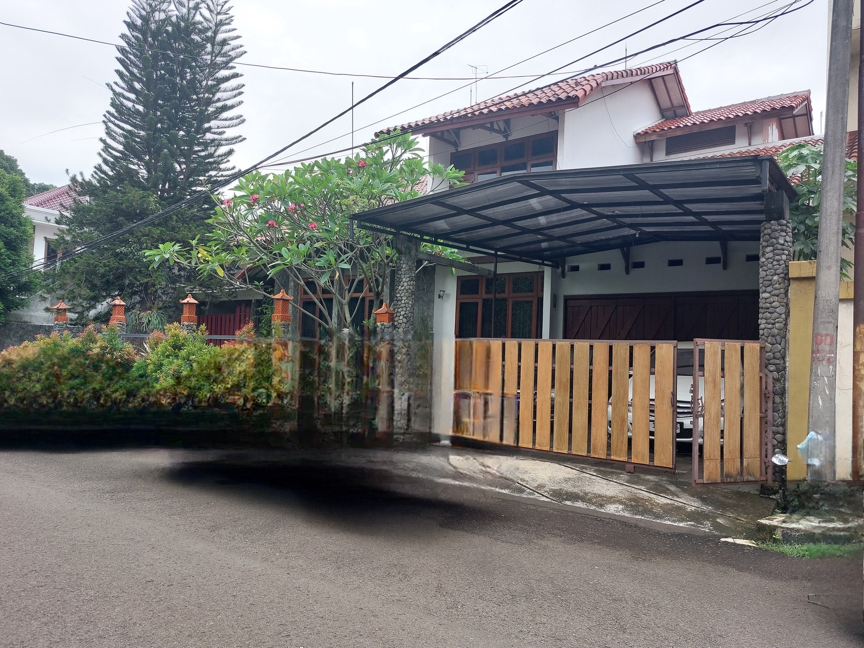 Rumah  2 lantai besar dan luas dialam perumahan  Villa cibubur Indah Cibubur Jakarta Timur