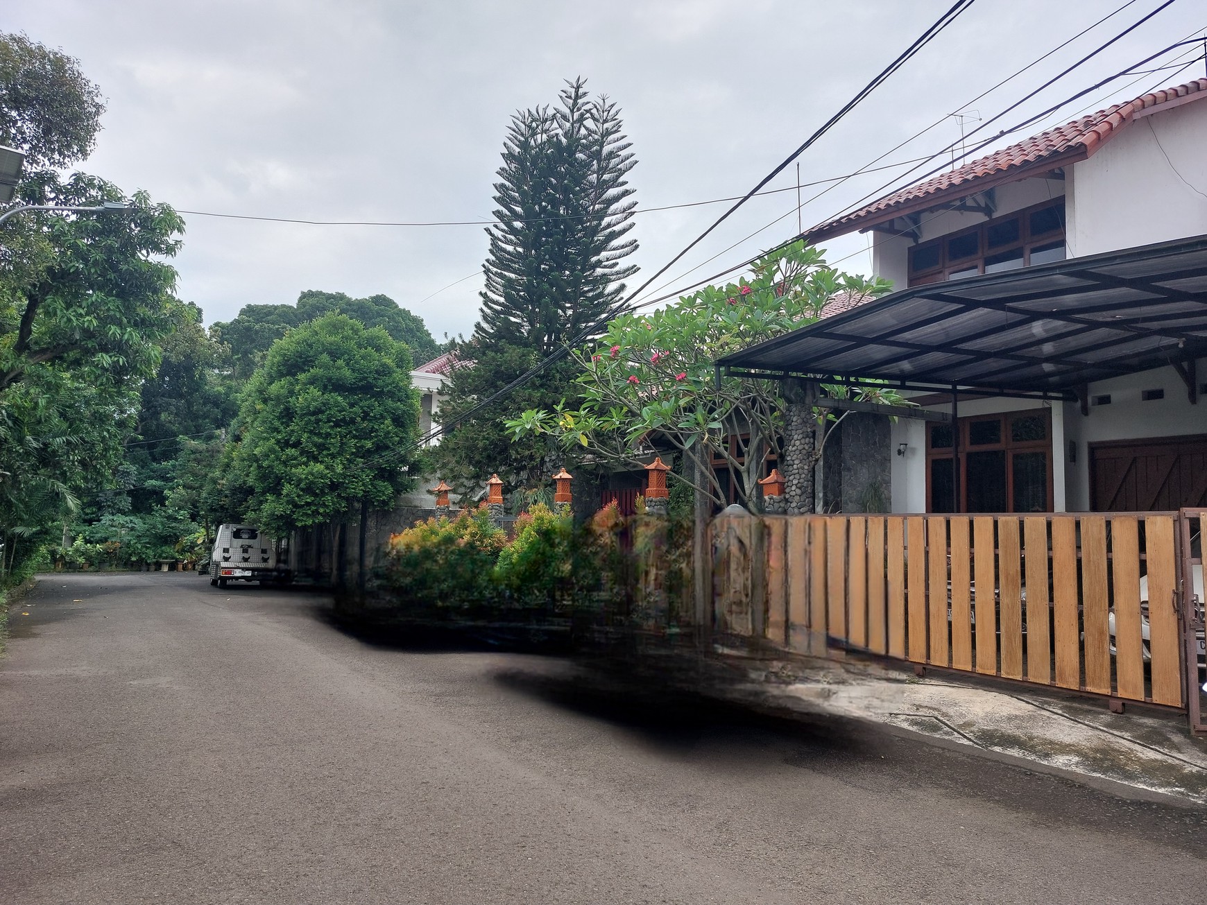 Rumah  2 lantai besar dan luas dialam perumahan  Villa cibubur Indah Cibubur Jakarta Timur