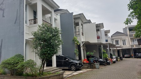 Rumah  2 lantai  Siap Huni di  Town House Grand Kartika Cibubur Jakarta Timur