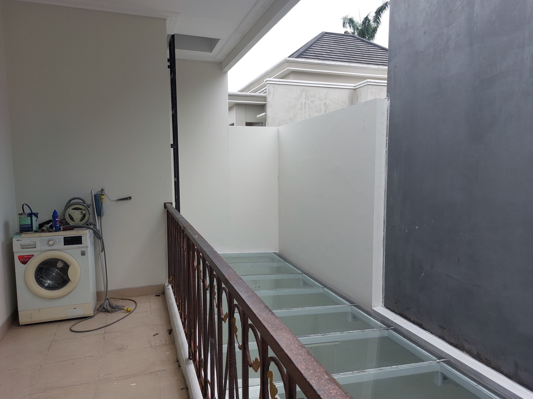 Rumah  2 lantai  Siap Huni di  Town House Grand Kartika Cibubur Jakarta Timur