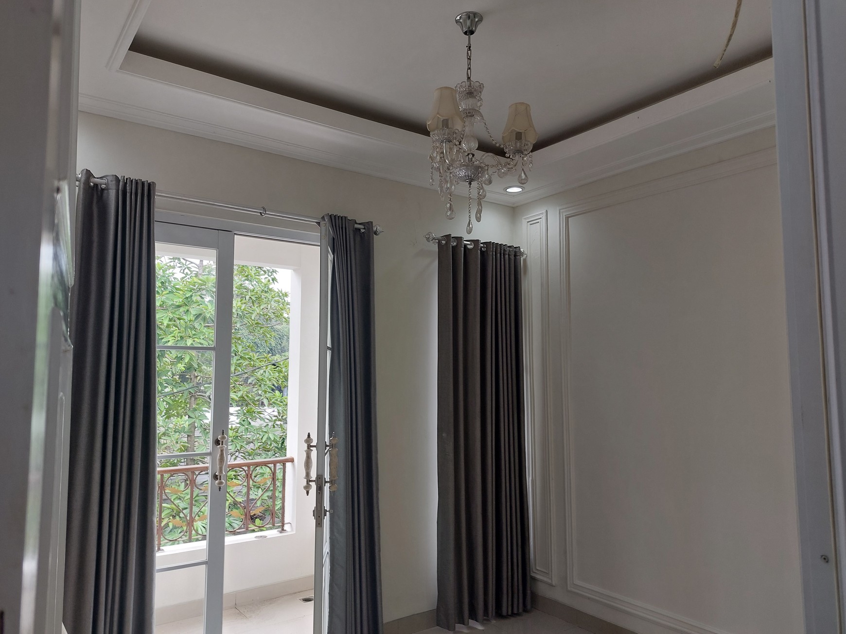 Rumah  2 lantai  Siap Huni di  Town House Grand Kartika Cibubur Jakarta Timur