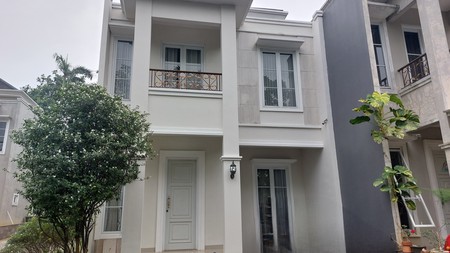 Rumah  2 lantai  Siap Huni di  Town House Grand Kartika Cibubur Jakarta Timur