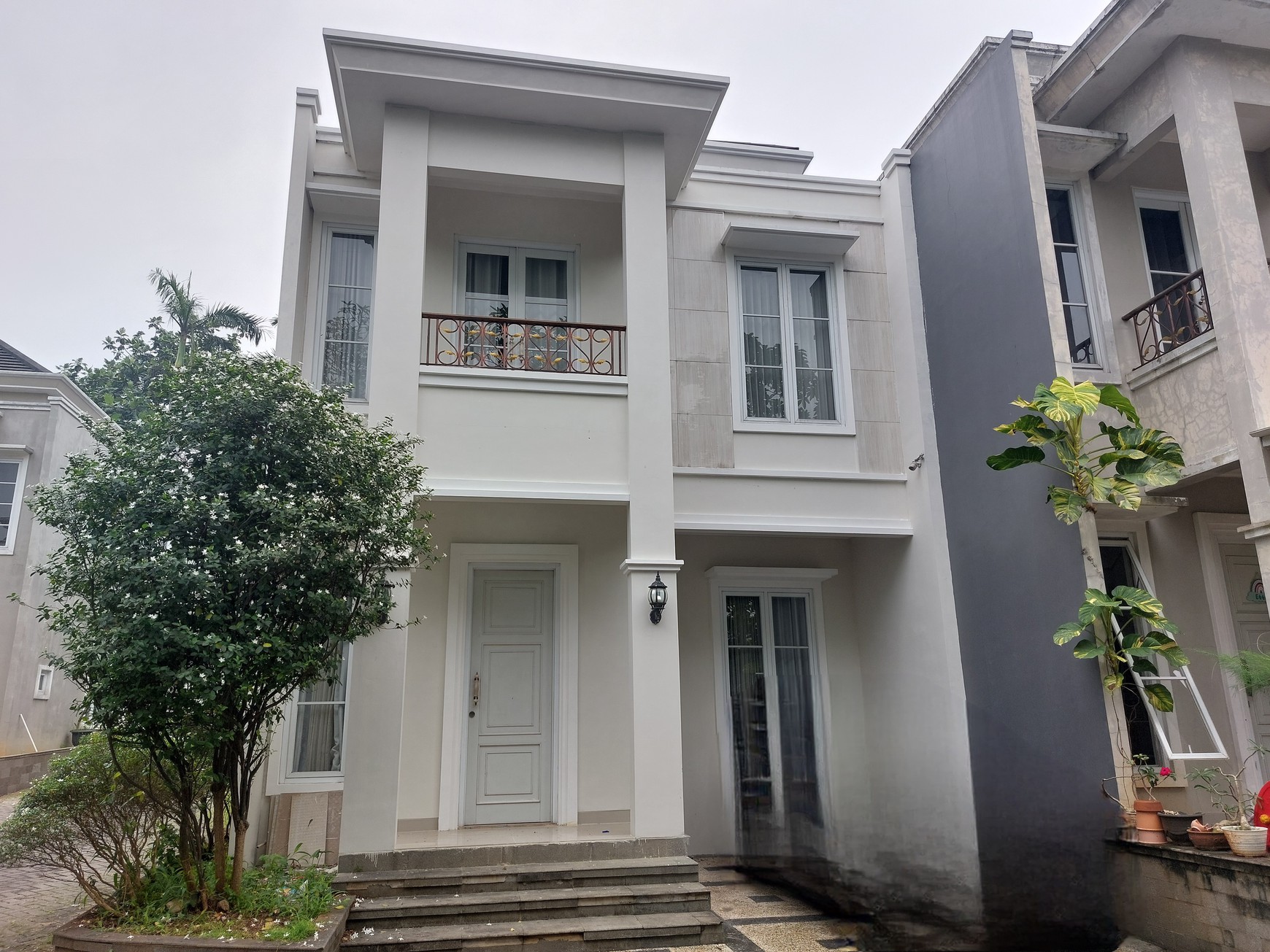 Rumah  2 lantai  Siap Huni di  Town House Grand Kartika Cibubur Jakarta Timur