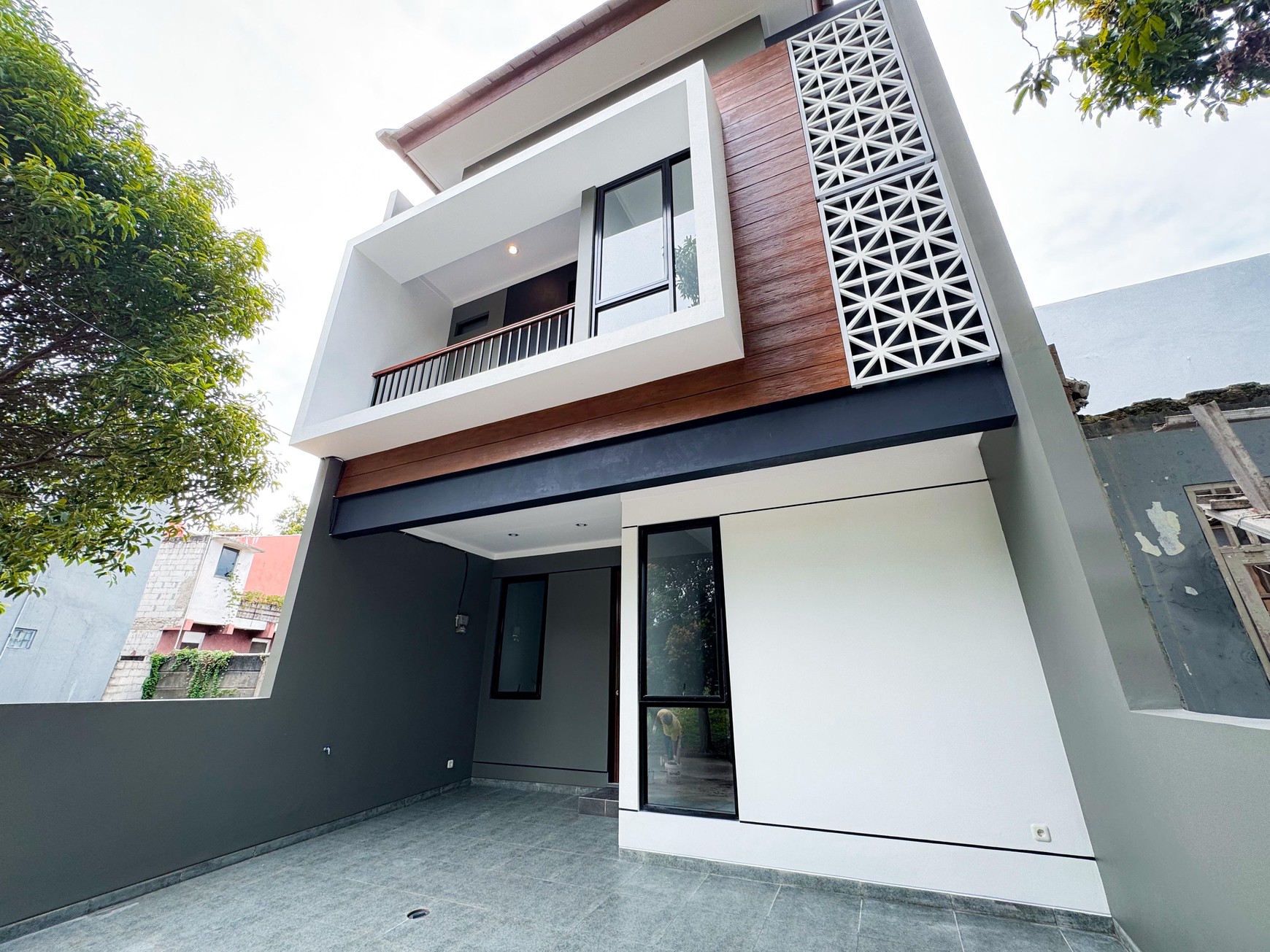 Rumah Bagus Di Graha Raya Bintaro, Jl Kiwi