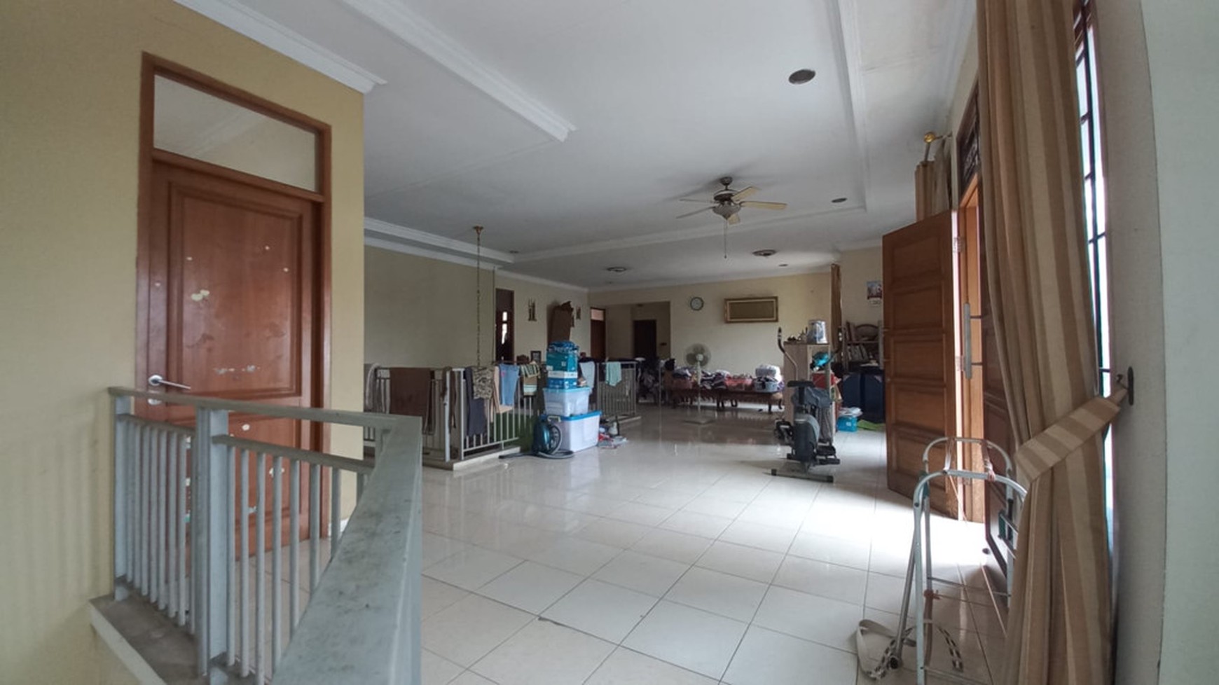 Rumah Besar 2 lantai, Hook, Depan Taman, Akses Jalan 2 Mobil Lega, Hanya 20 Meter Ke Eco Park Tebet
