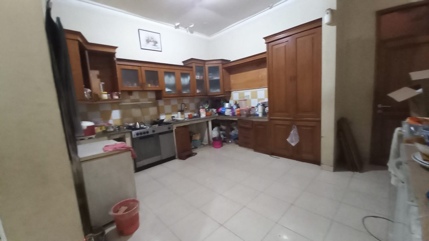 Rumah Besar 2 lantai, Hook, Depan Taman, Akses Jalan 2 Mobil Lega, Hanya 20 Meter Ke Eco Park Tebet