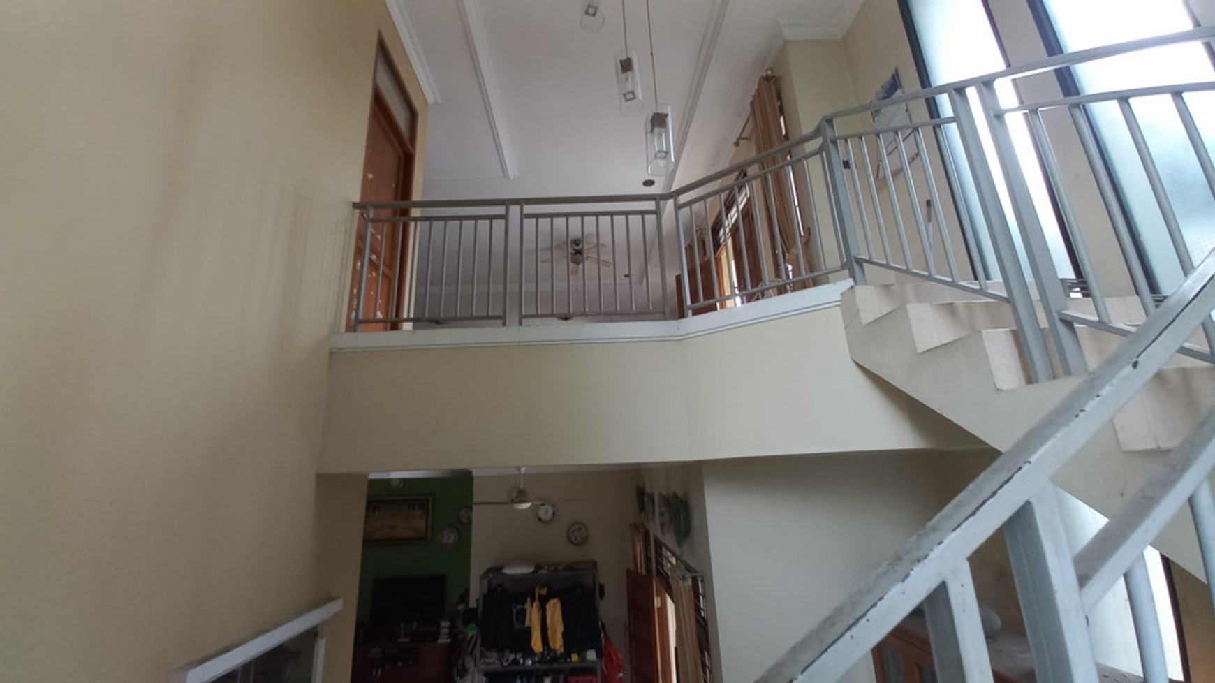 Rumah Besar 2 lantai, Hook, Depan Taman, Akses Jalan 2 Mobil Lega, Hanya 20 Meter Ke Eco Park Tebet