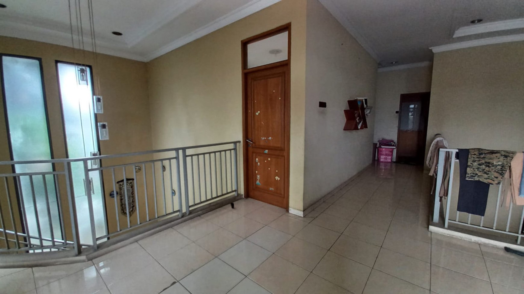 Rumah Besar 2 lantai, Hook, Depan Taman, Akses Jalan 2 Mobil Lega, Hanya 20 Meter Ke Eco Park Tebet