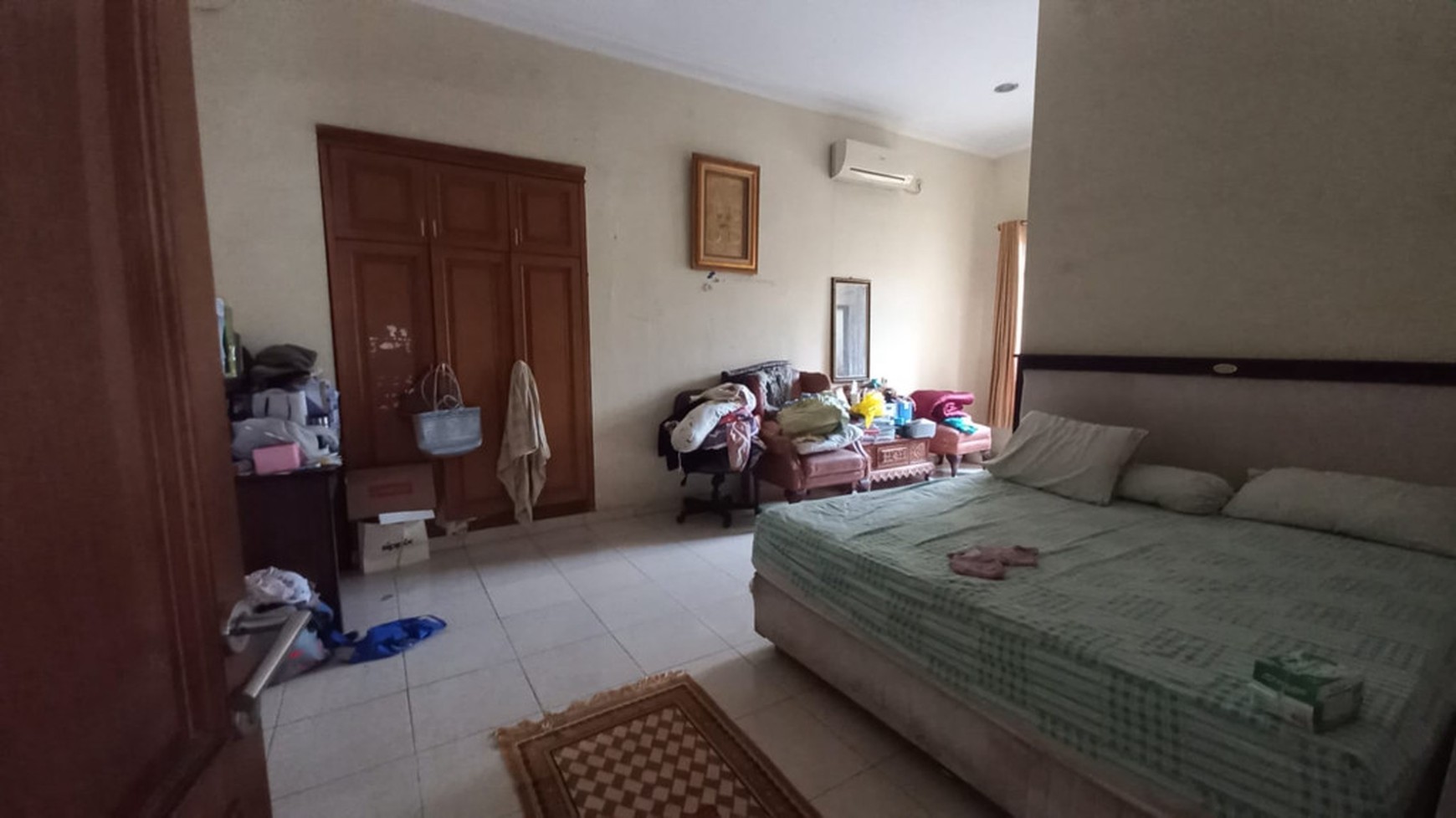 Rumah Besar 2 lantai, Hook, Depan Taman, Akses Jalan 2 Mobil Lega, Hanya 20 Meter Ke Eco Park Tebet