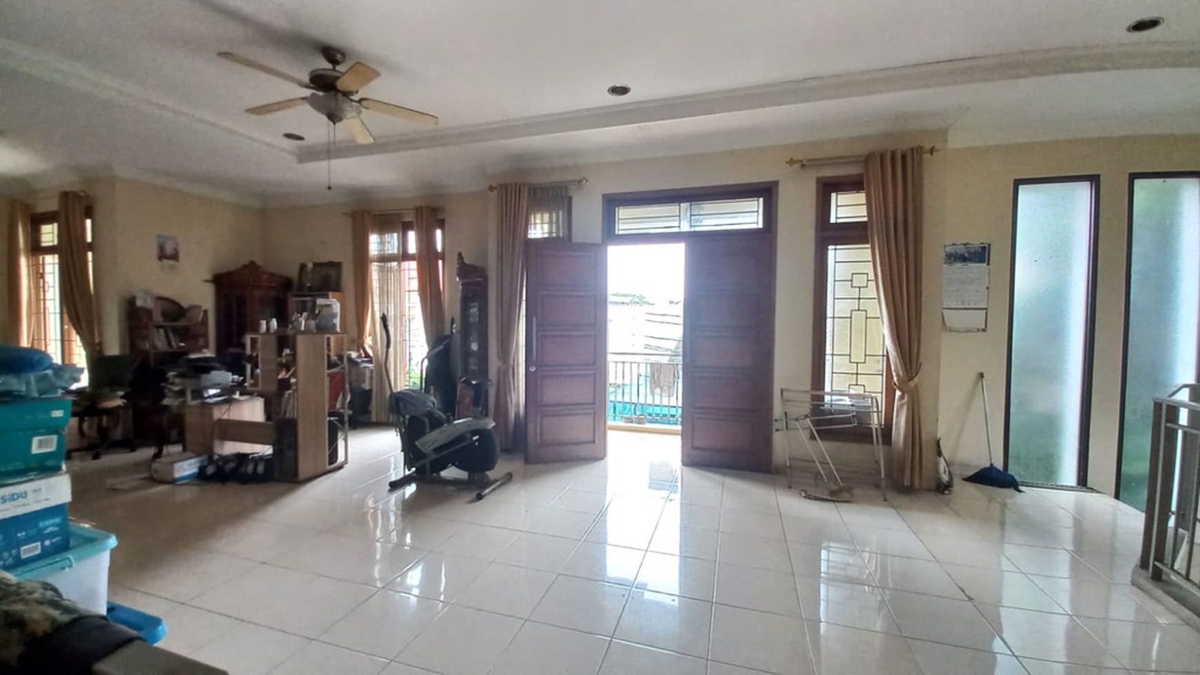 Rumah Besar 2 lantai, Hook, Depan Taman, Akses Jalan 2 Mobil Lega, Hanya 20 Meter Ke Eco Park Tebet