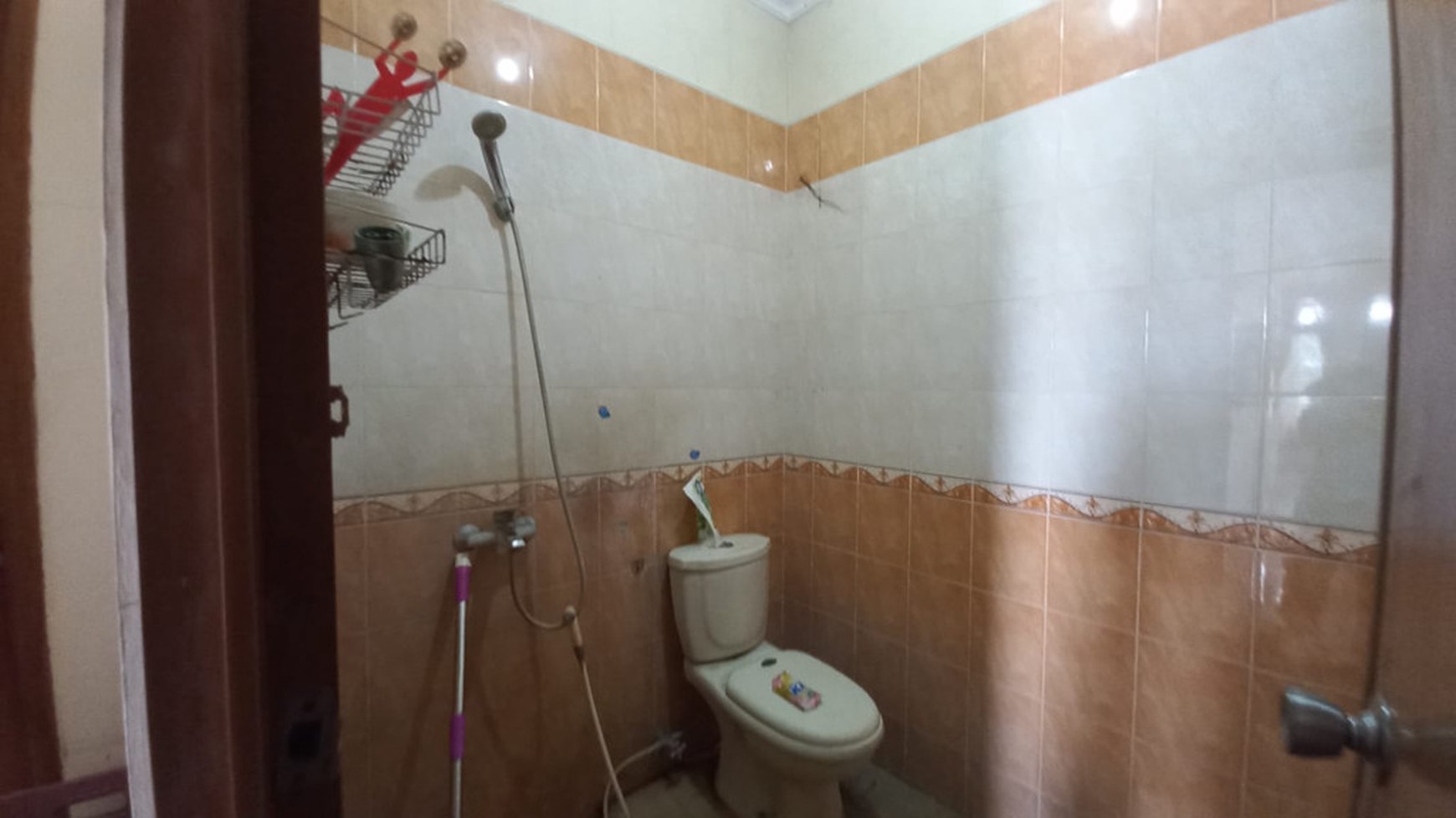 Rumah Besar 2 lantai, Hook, Depan Taman, Akses Jalan 2 Mobil Lega, Hanya 20 Meter Ke Eco Park Tebet