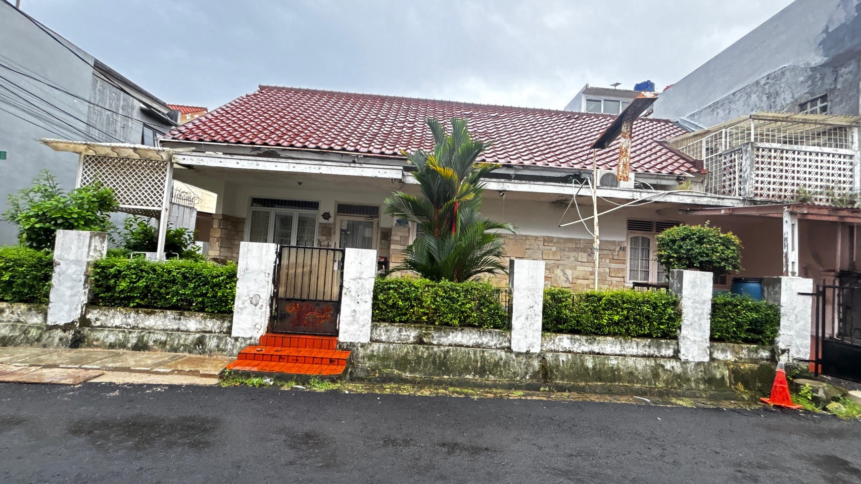 Rumah Tinggal 1 Lantai Luas 187m2 Jalan 1 Mobil Lokasi di Tebet Barat Jaksel
