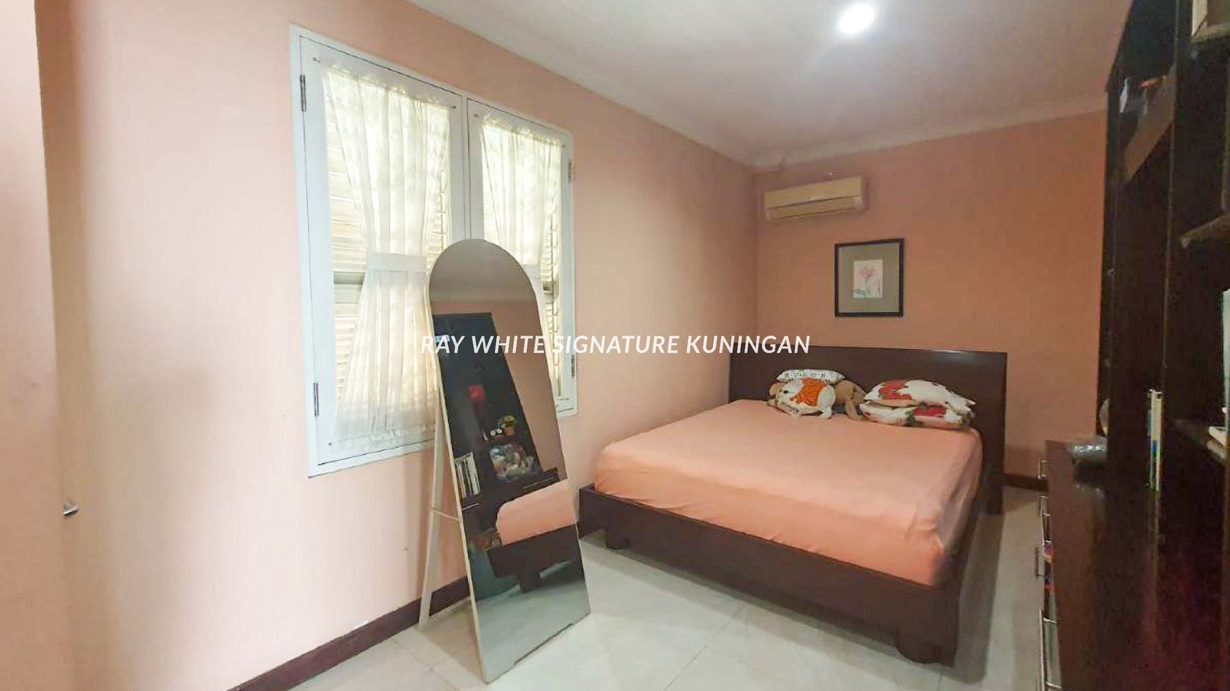 Dijual Rumah Tinggal 1,5 Lantai di Jl KH Moh Naim 2