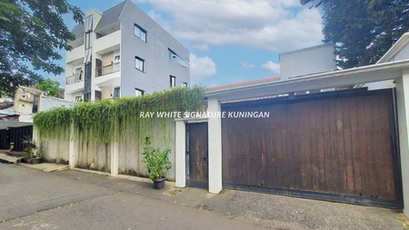 Dijual Rumah Tinggal 1,5 Lantai di Jl KH Moh Naim 2